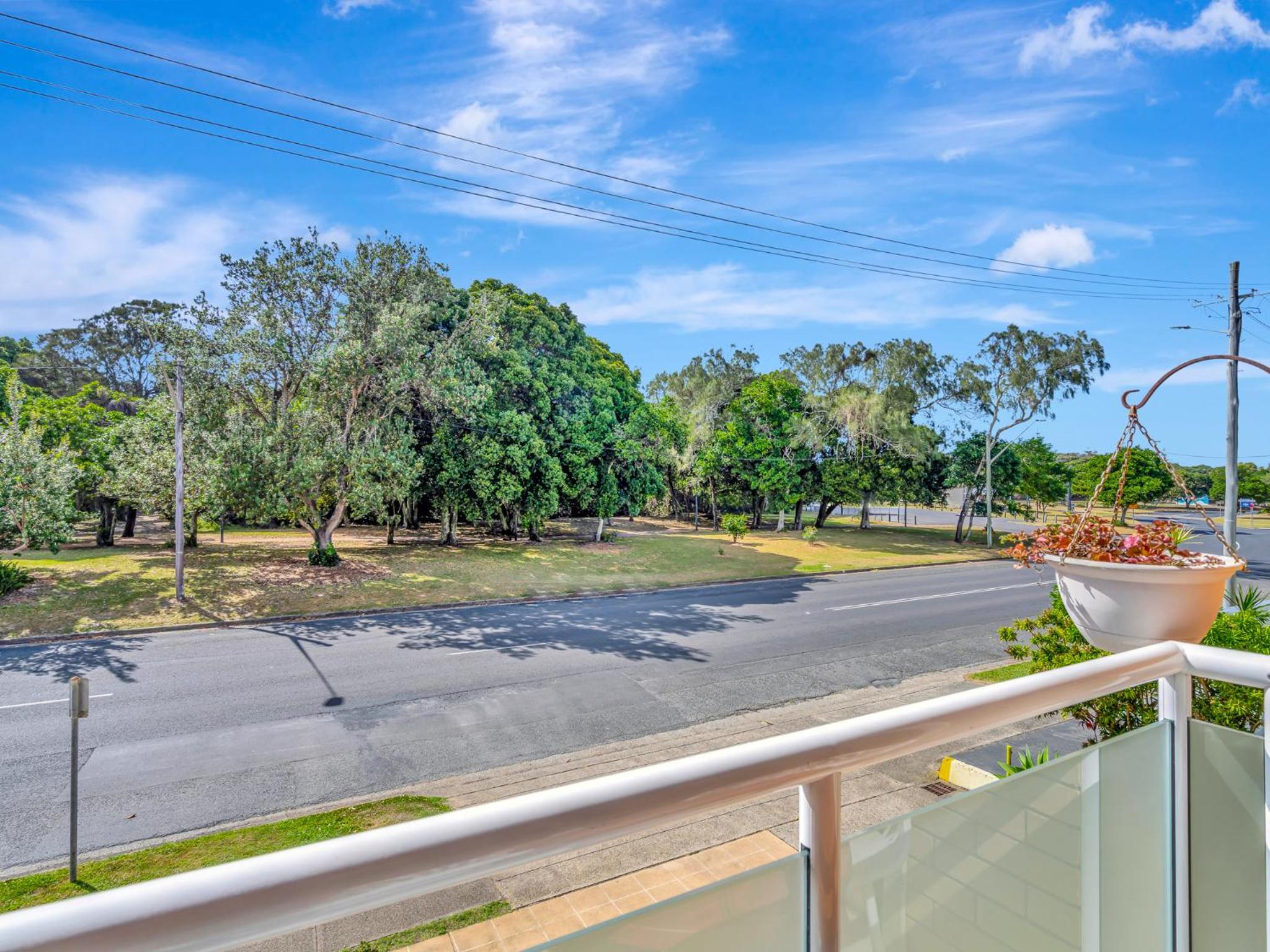 One-Bedroom Apartment with Park View photo 2