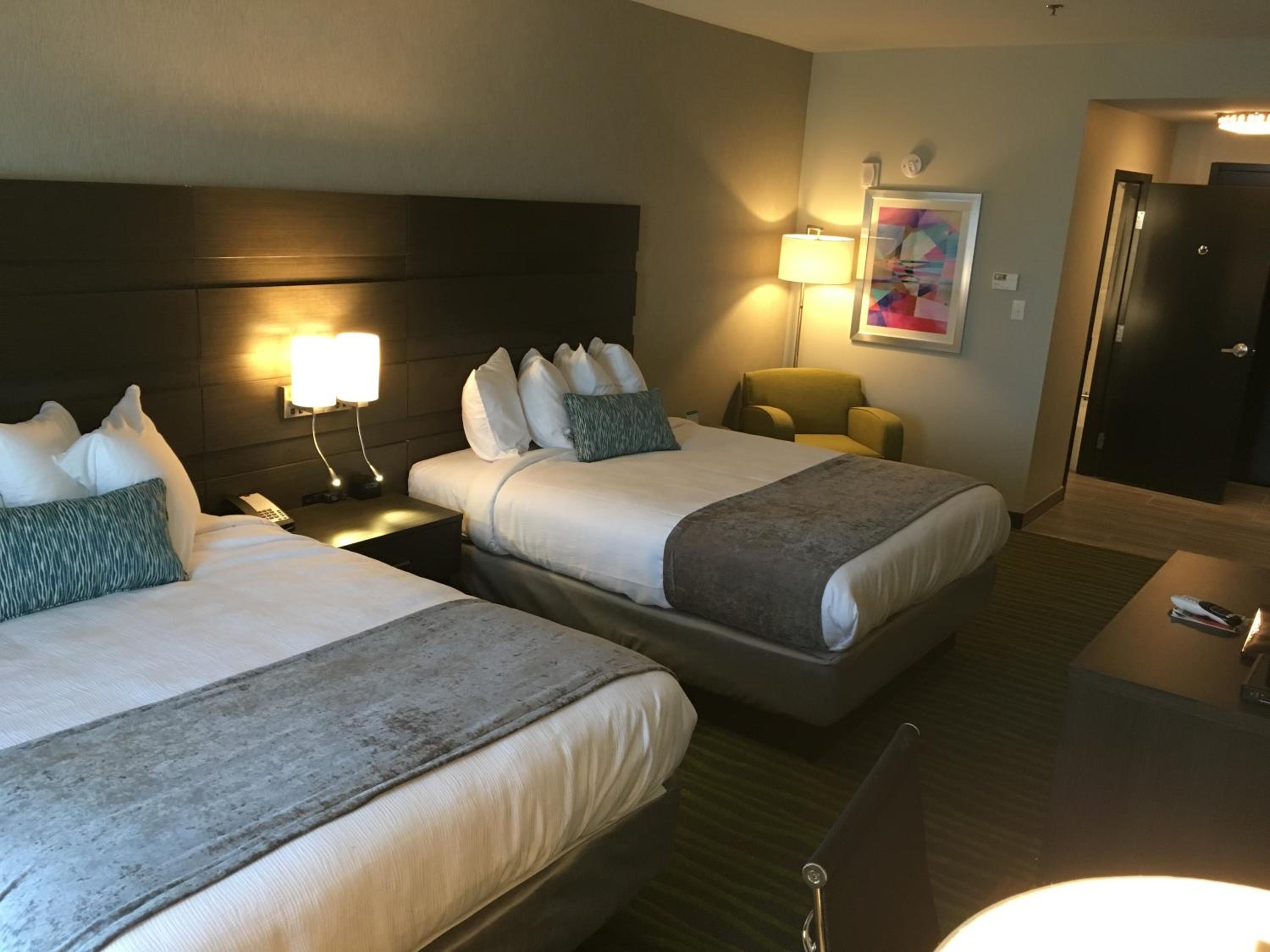 Queen Room with Two Queen Beds and Bath Tub - Disability Access/Non-Smoking  photo 3