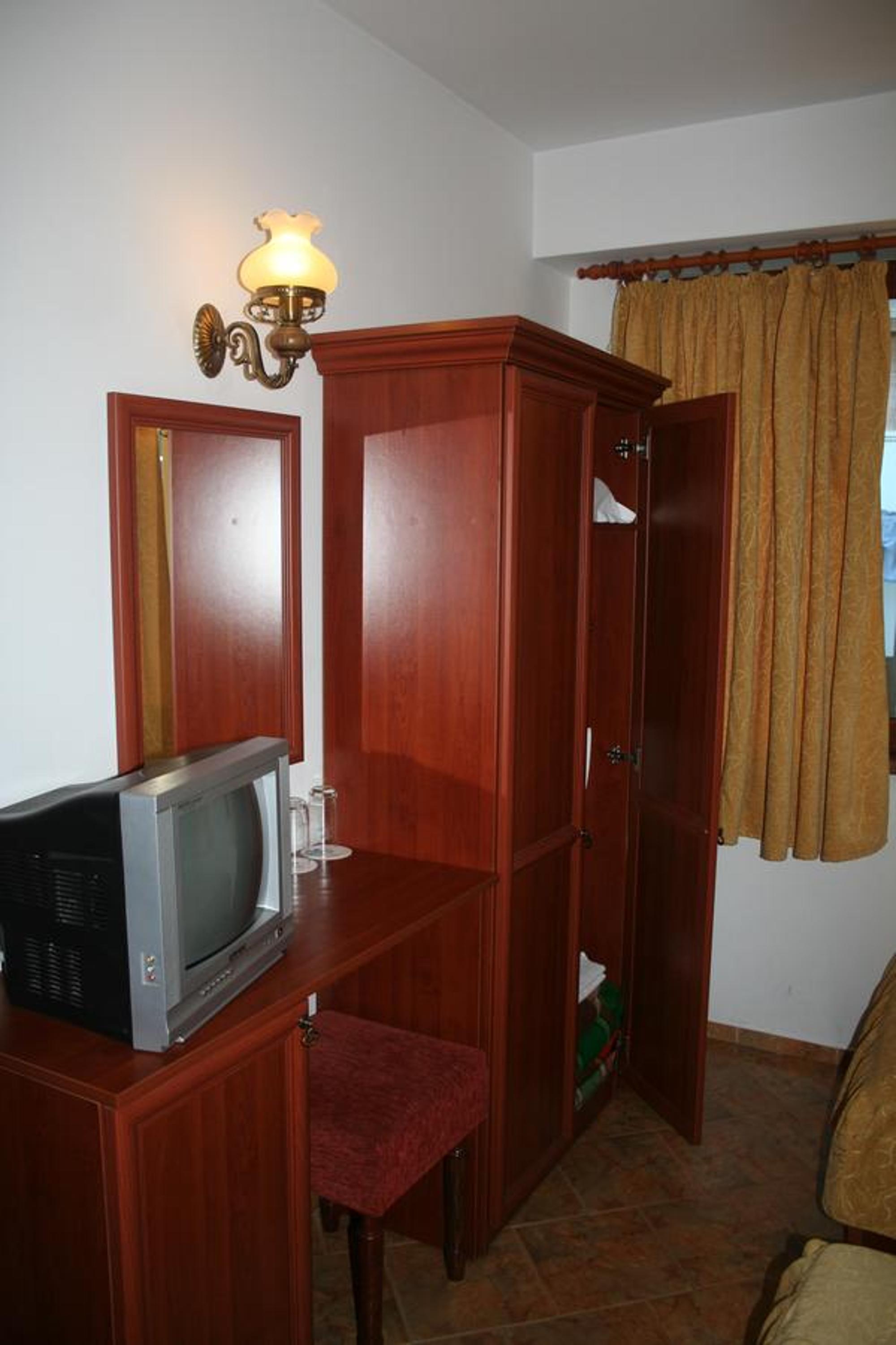 Twin Room With Bathroom photo 2
