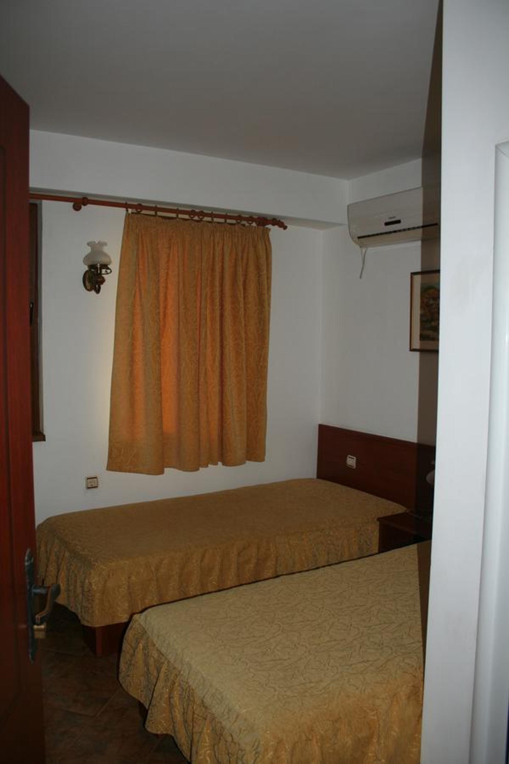 Twin Room With Bathroom photo 1