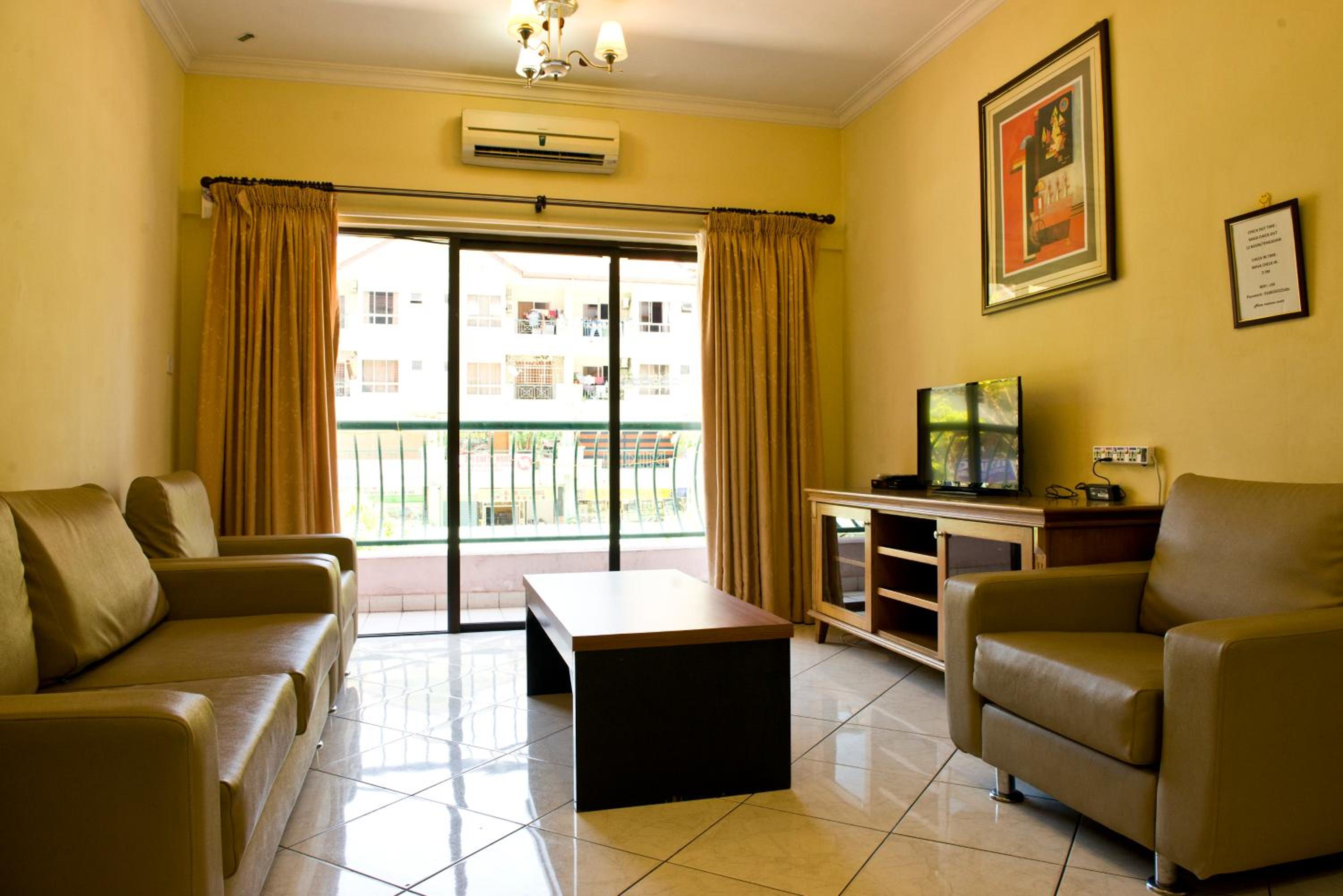 Three-Bedroom Apartment - Photo 18