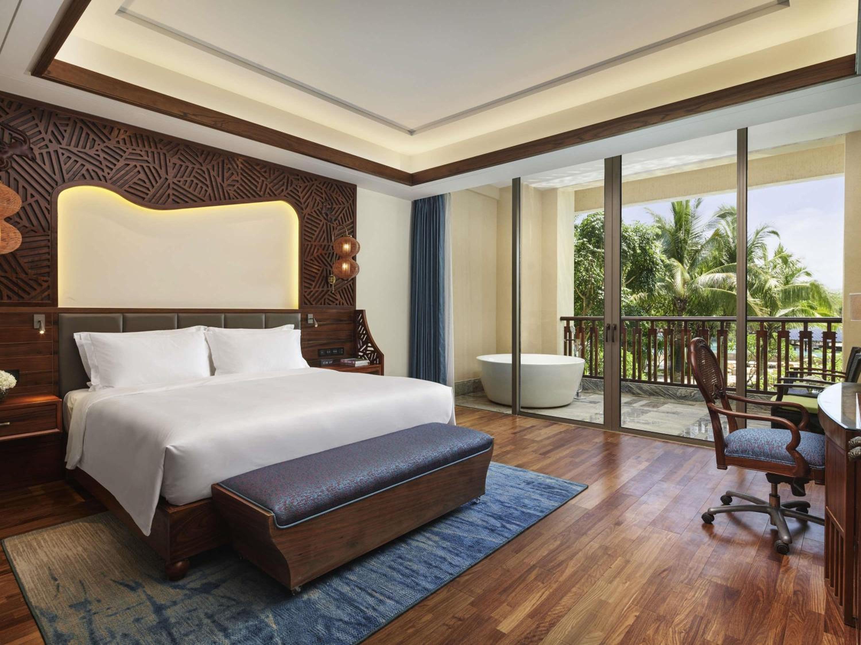 Fairmont Family Duplex Suite Pool Access  