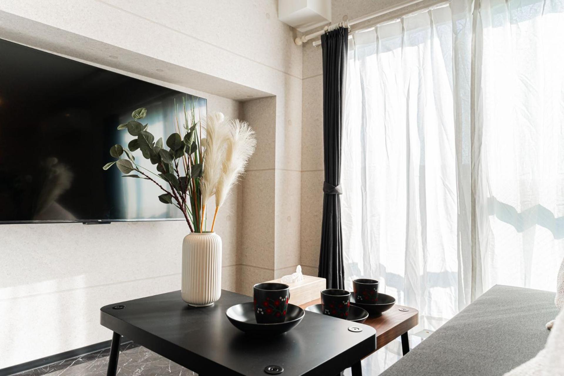 One-Bedroom Apartment with Balcony photo 2