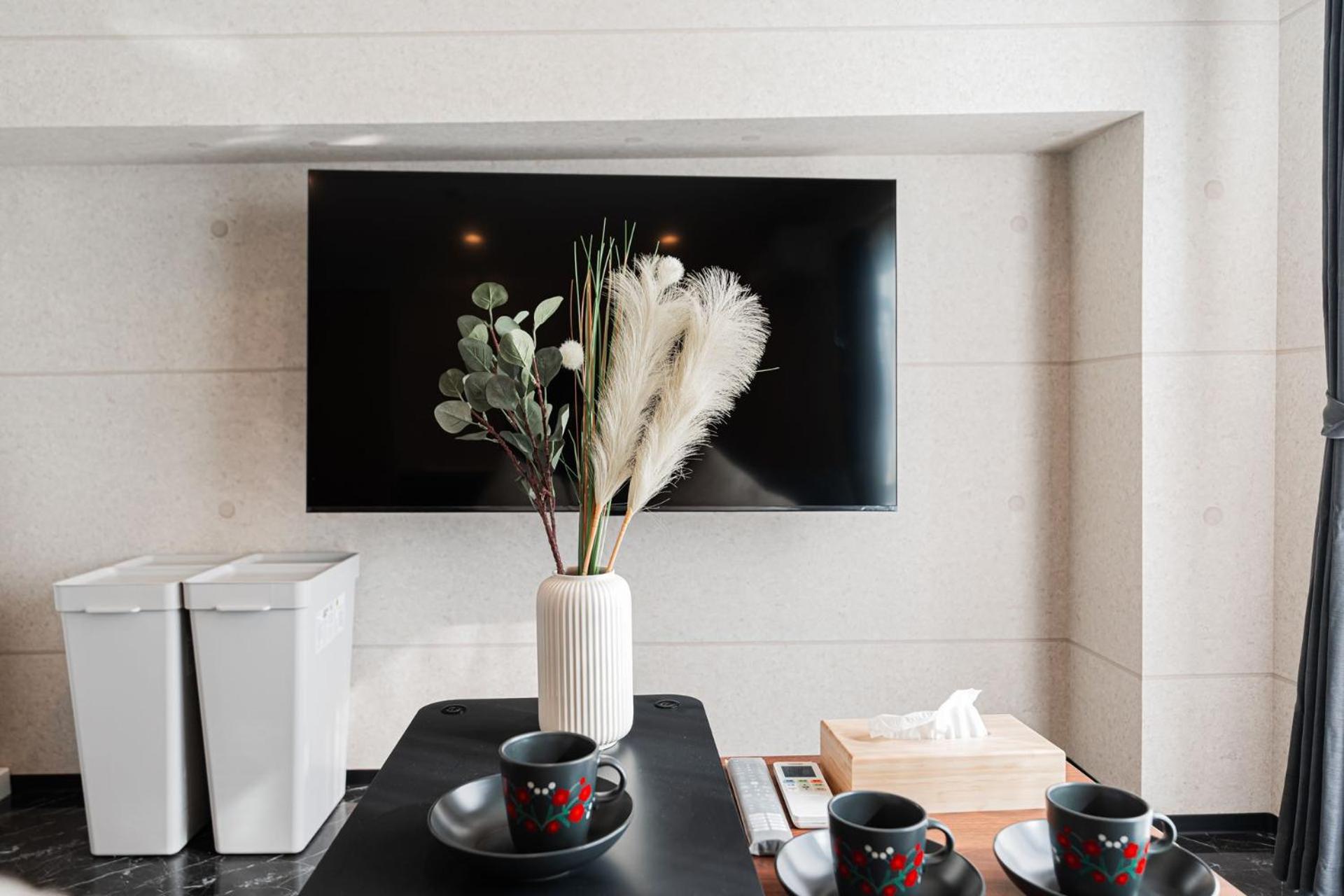 One-Bedroom Apartment with Balcony photo 3