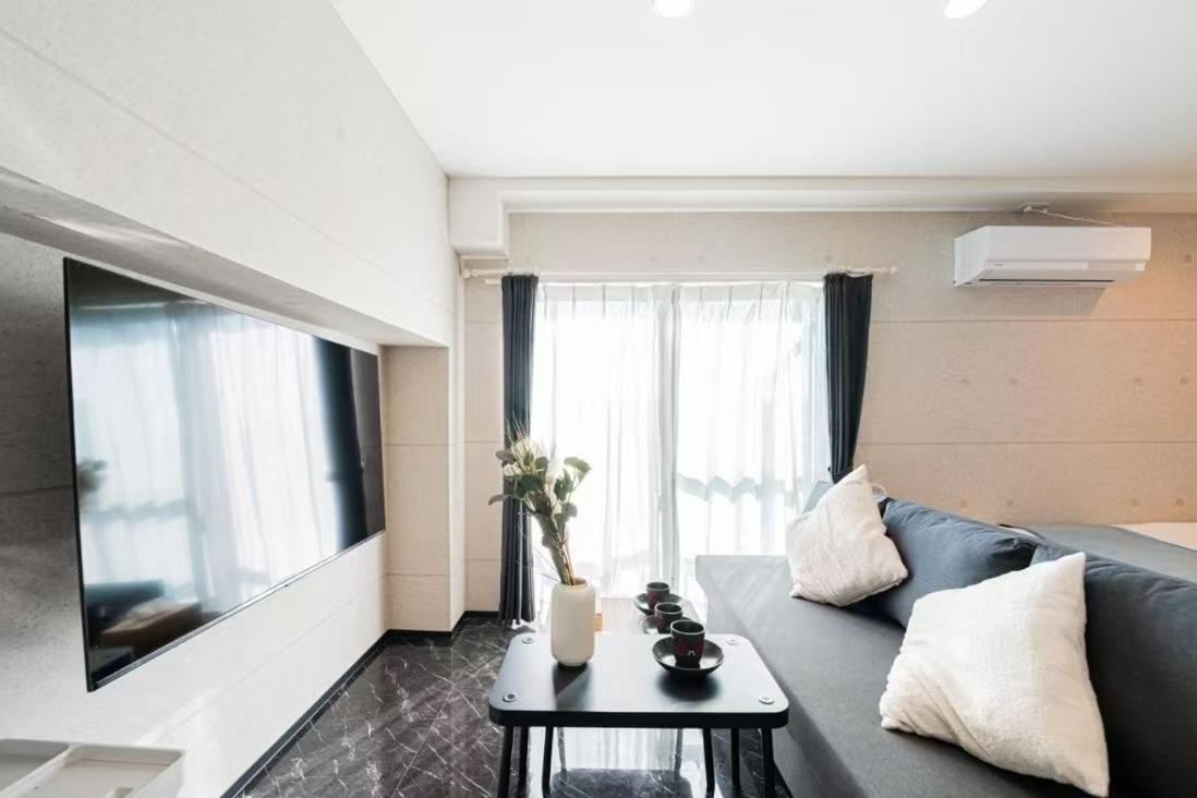 One-Bedroom Apartment with Balcony photo 1
