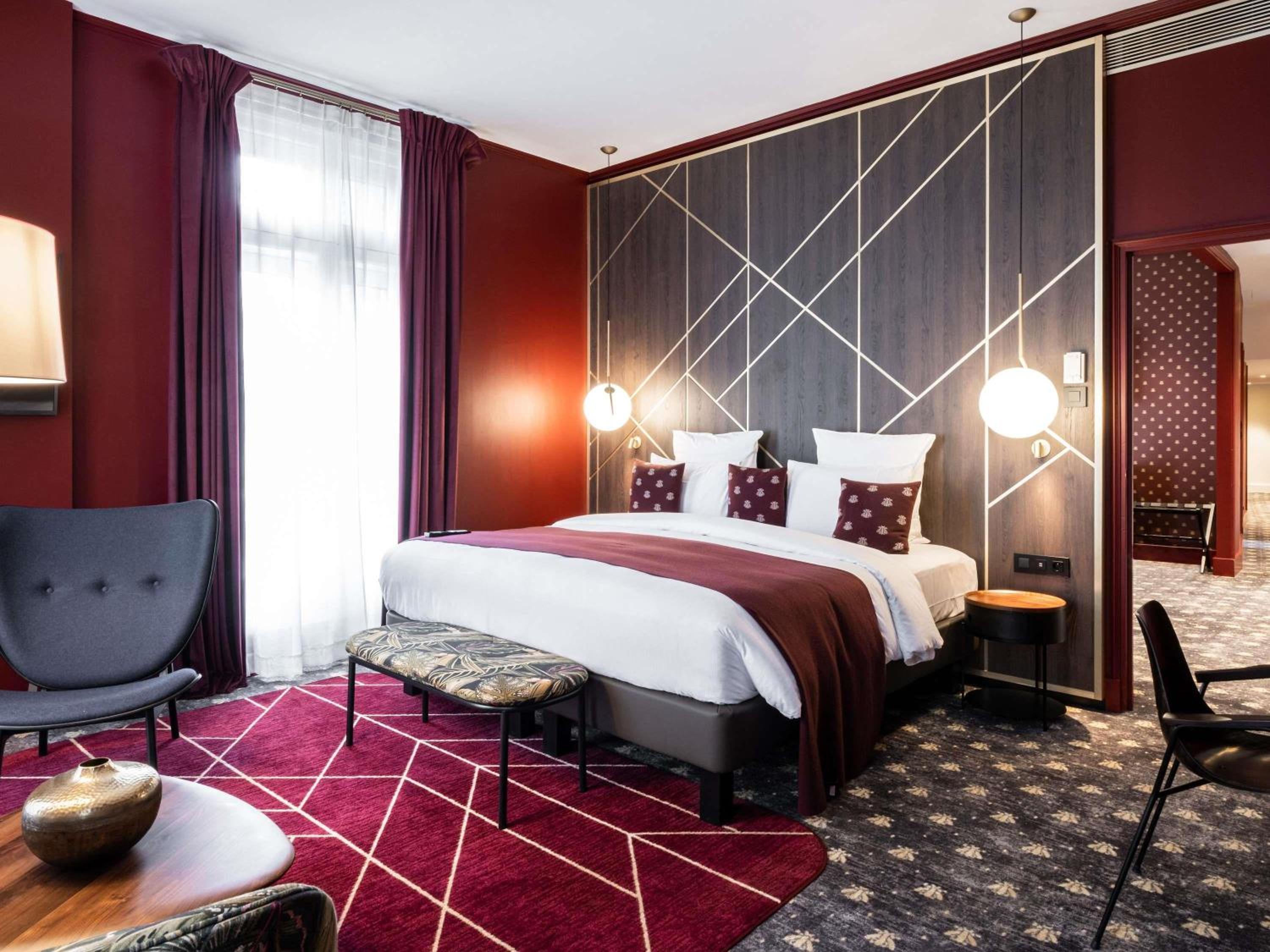 Two-Room King Executive Suite with Sofa Bed and Lounge photo 1