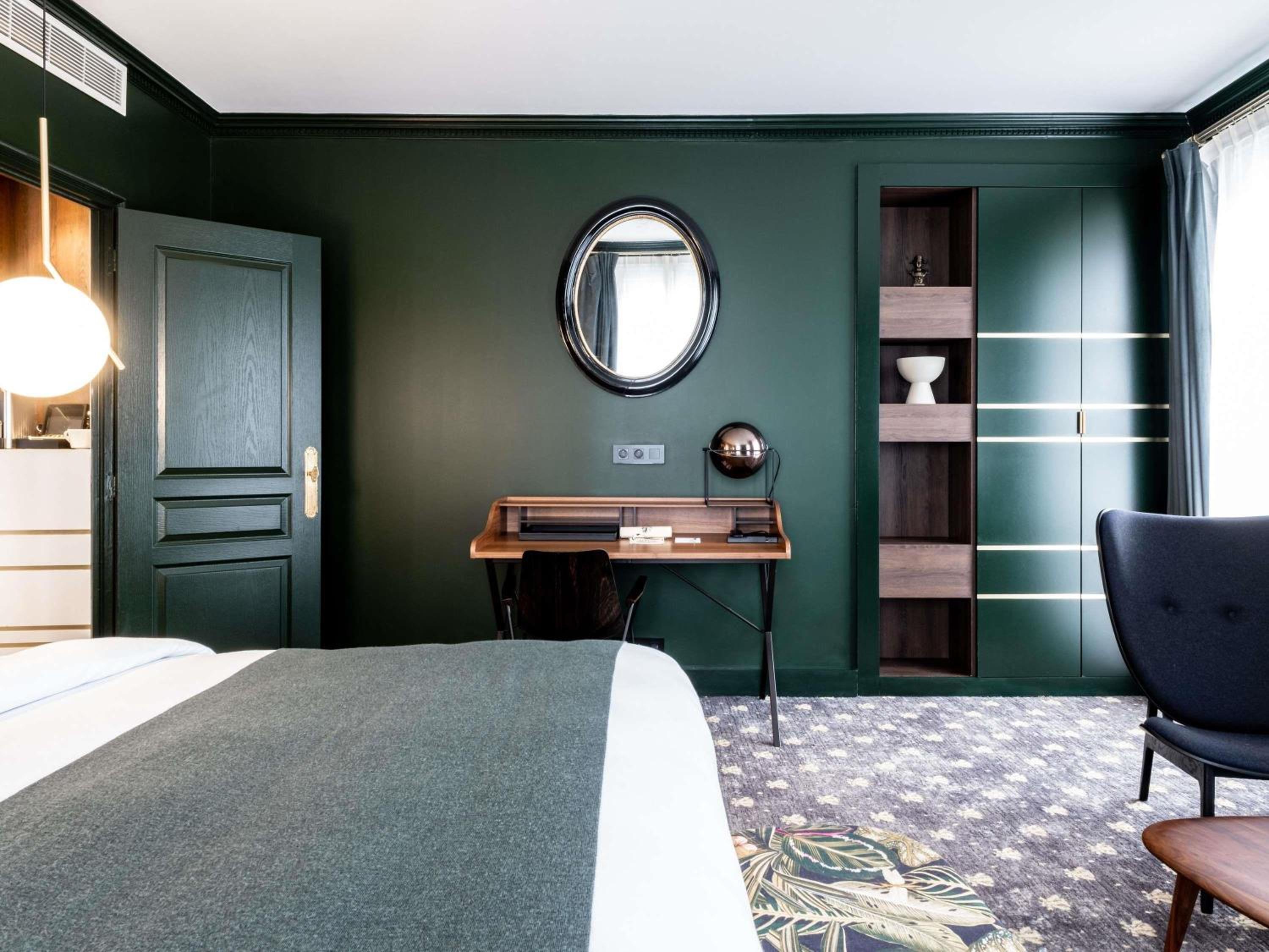 Two-Room King Executive Suite with Sofa Bed and Lounge