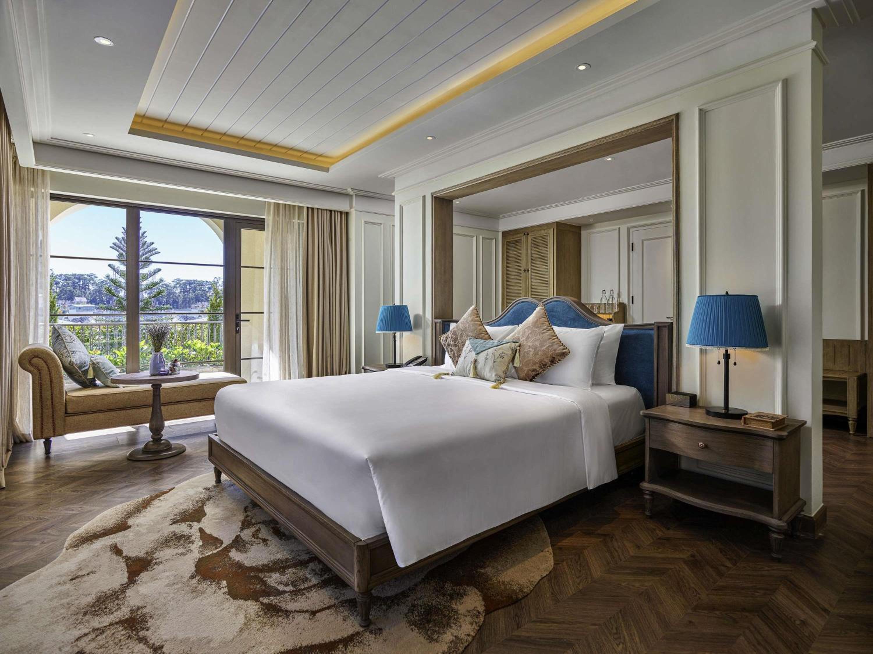 Executive Suite - Photo 1