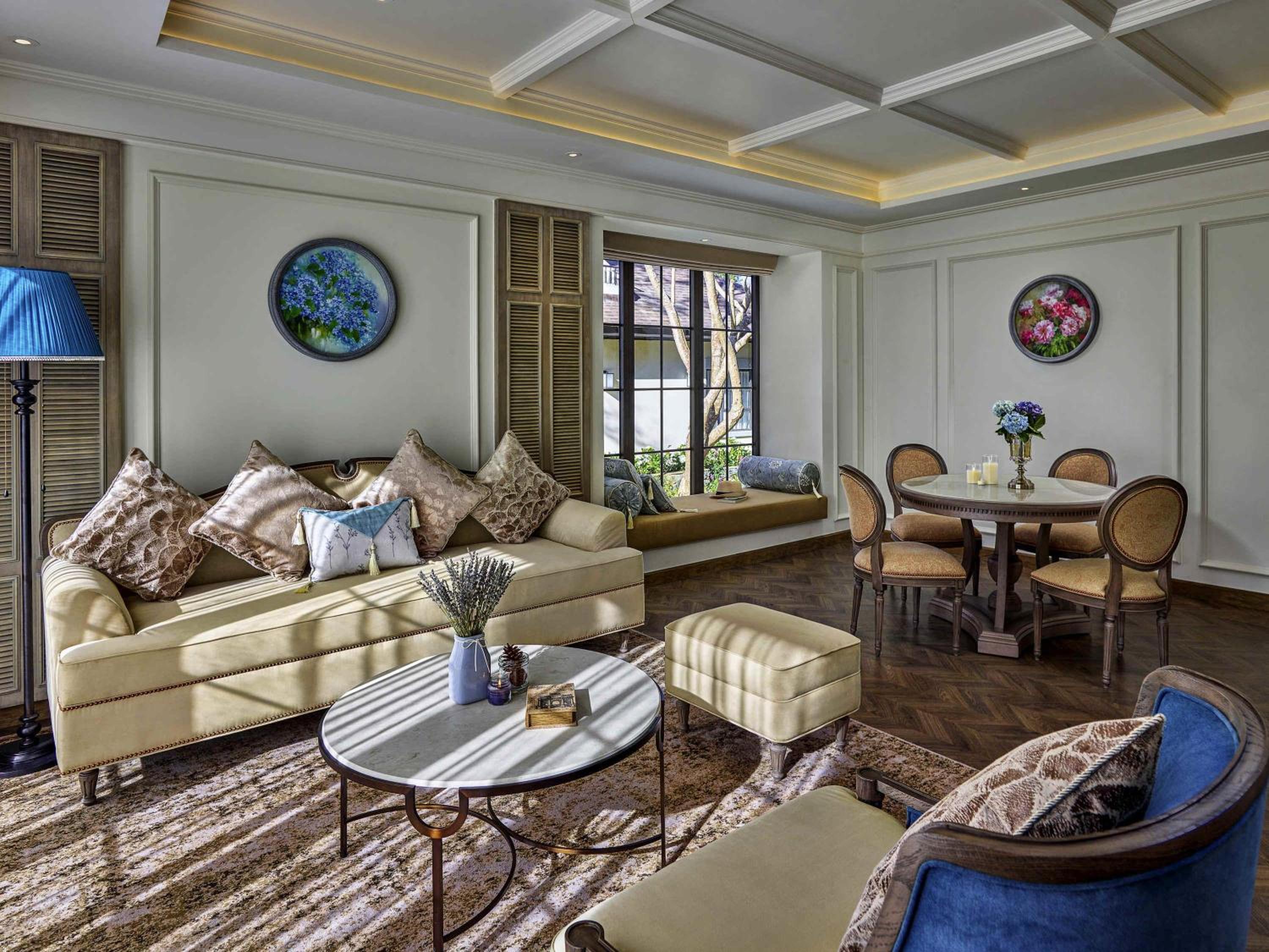 Executive Suite - Photo 2