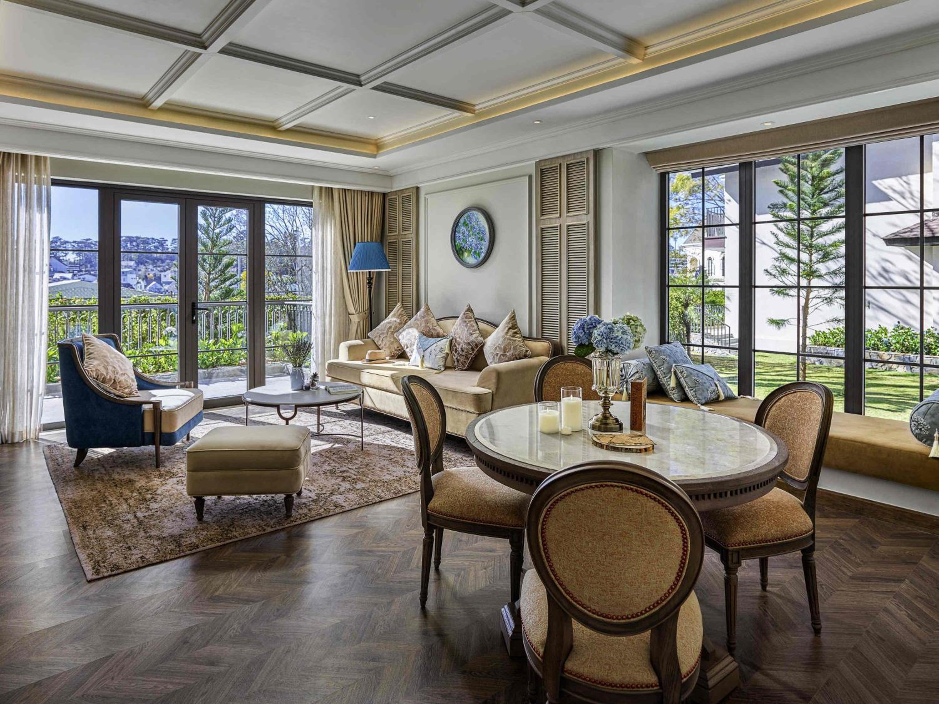 Executive Suite - Photo 3