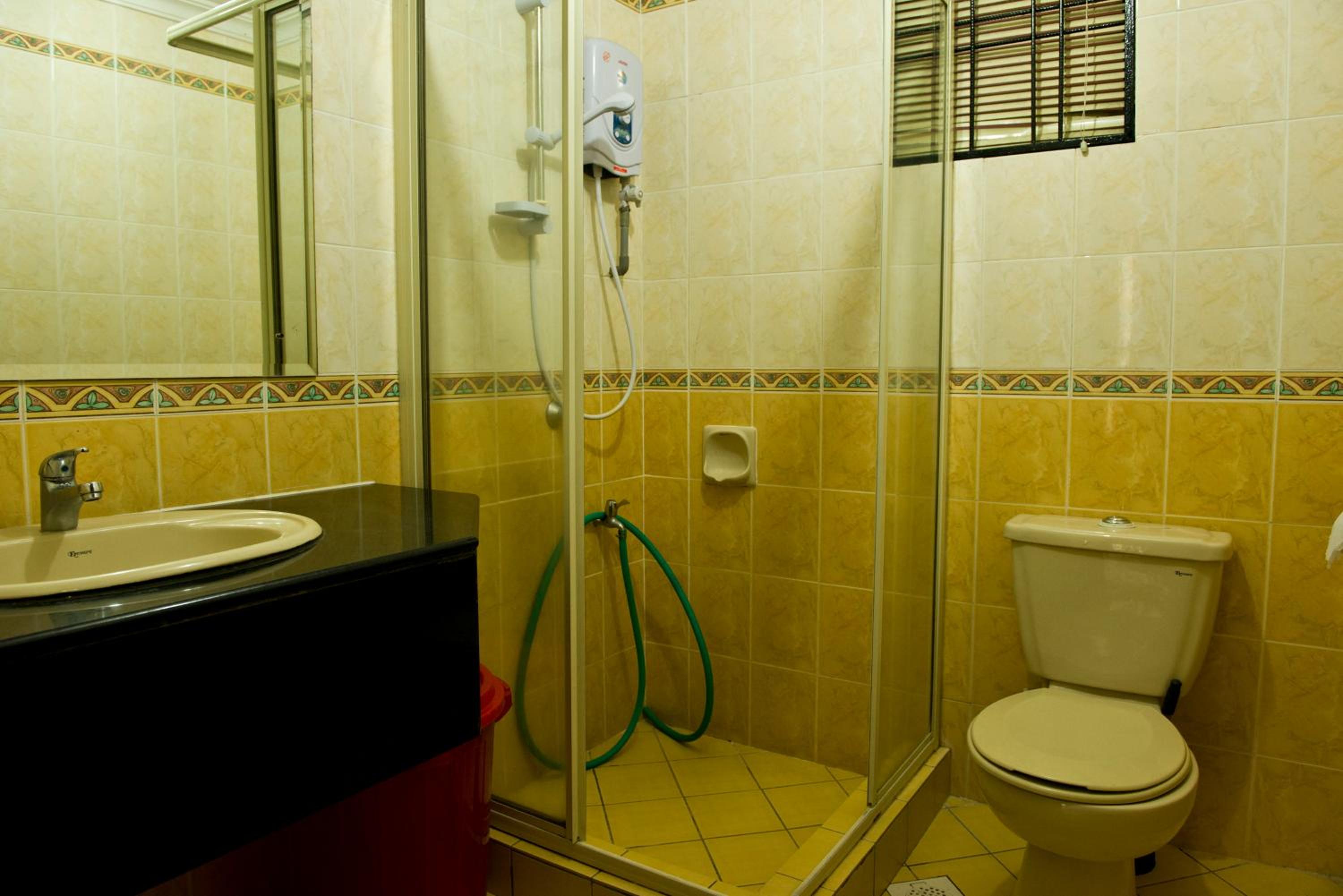 Three-Bedroom Apartment - Photo 21