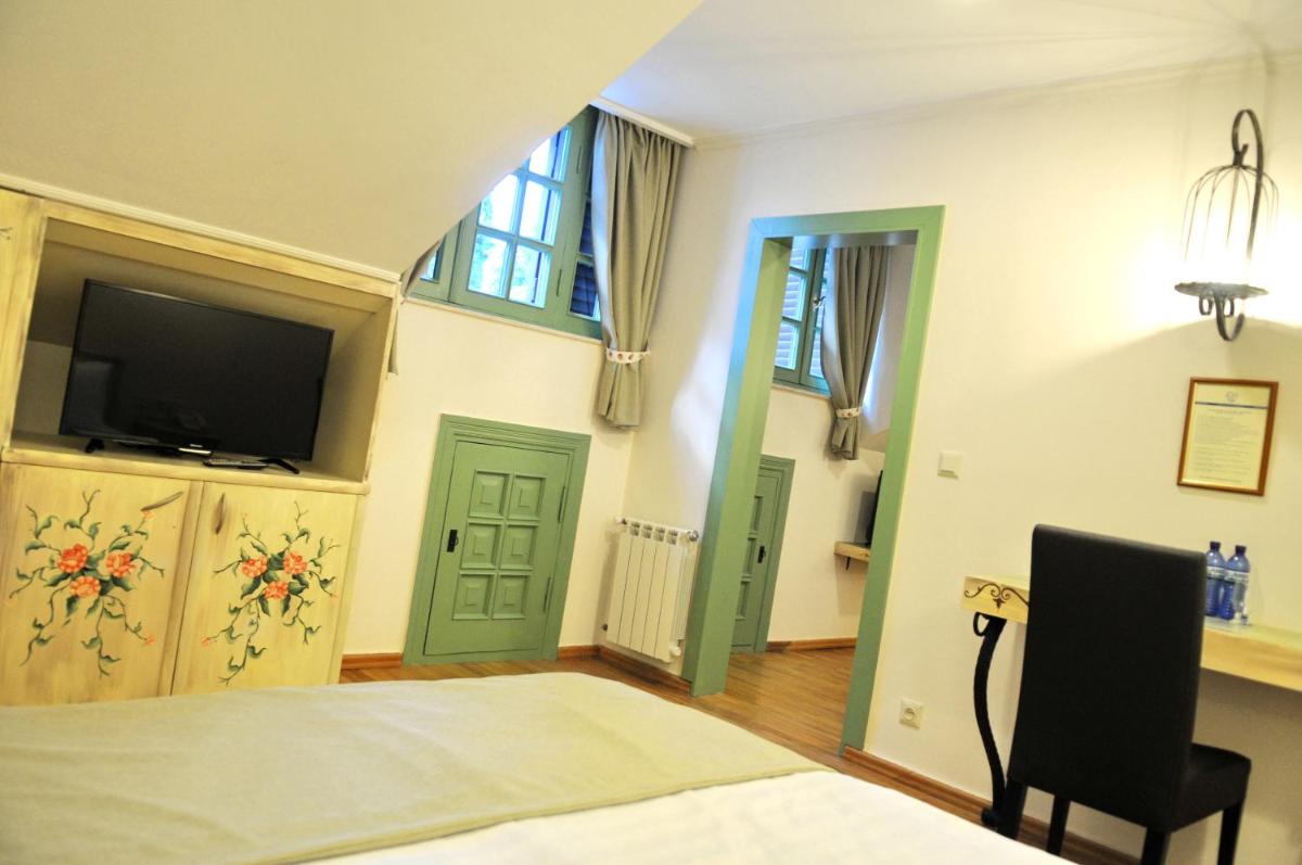 Family Room (2 Adults + 1 Child) photo 3