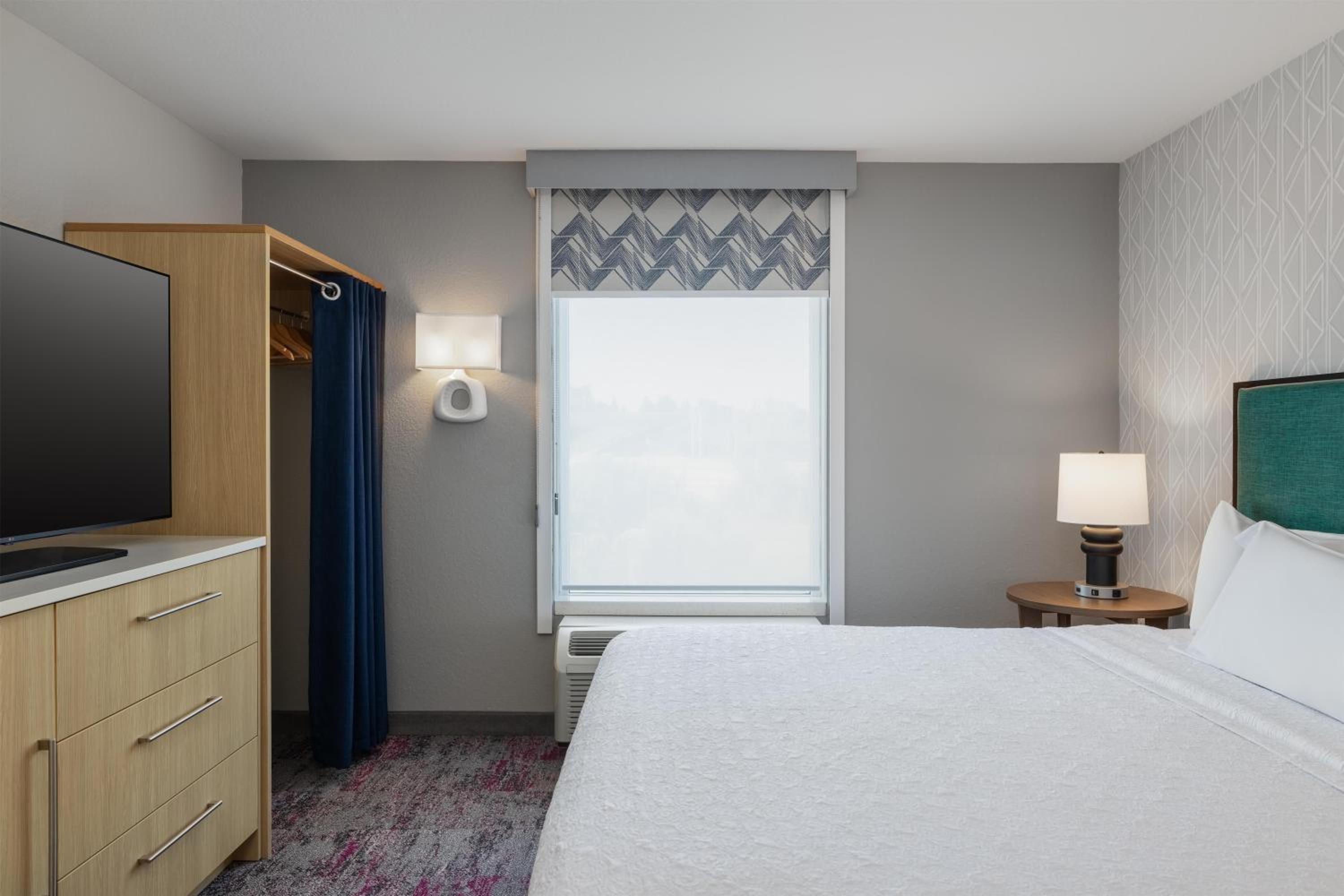 King Suite with Roll-In Shower - Non Smoking