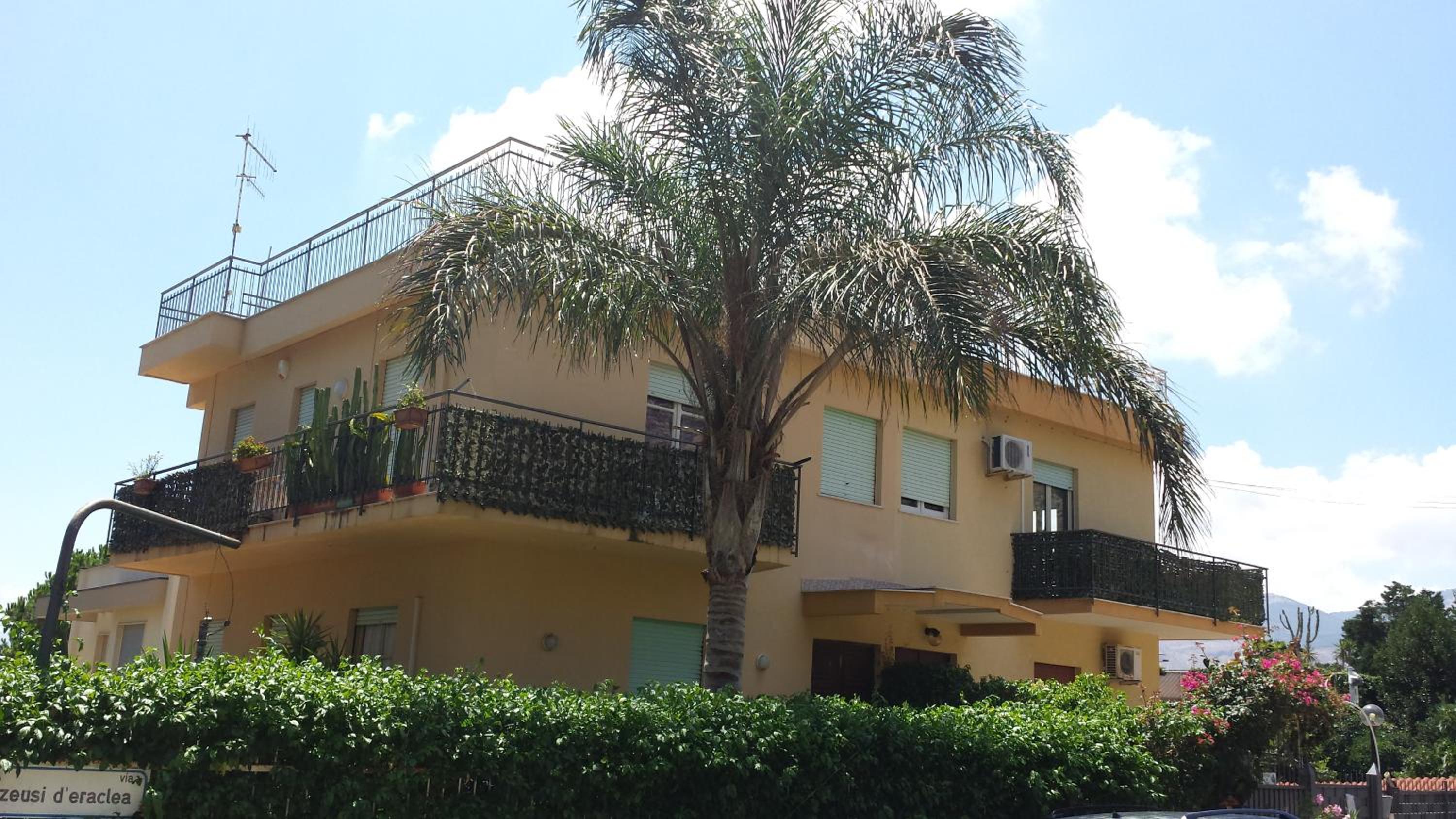 Double or Twin Room with Terrace - Photo 4