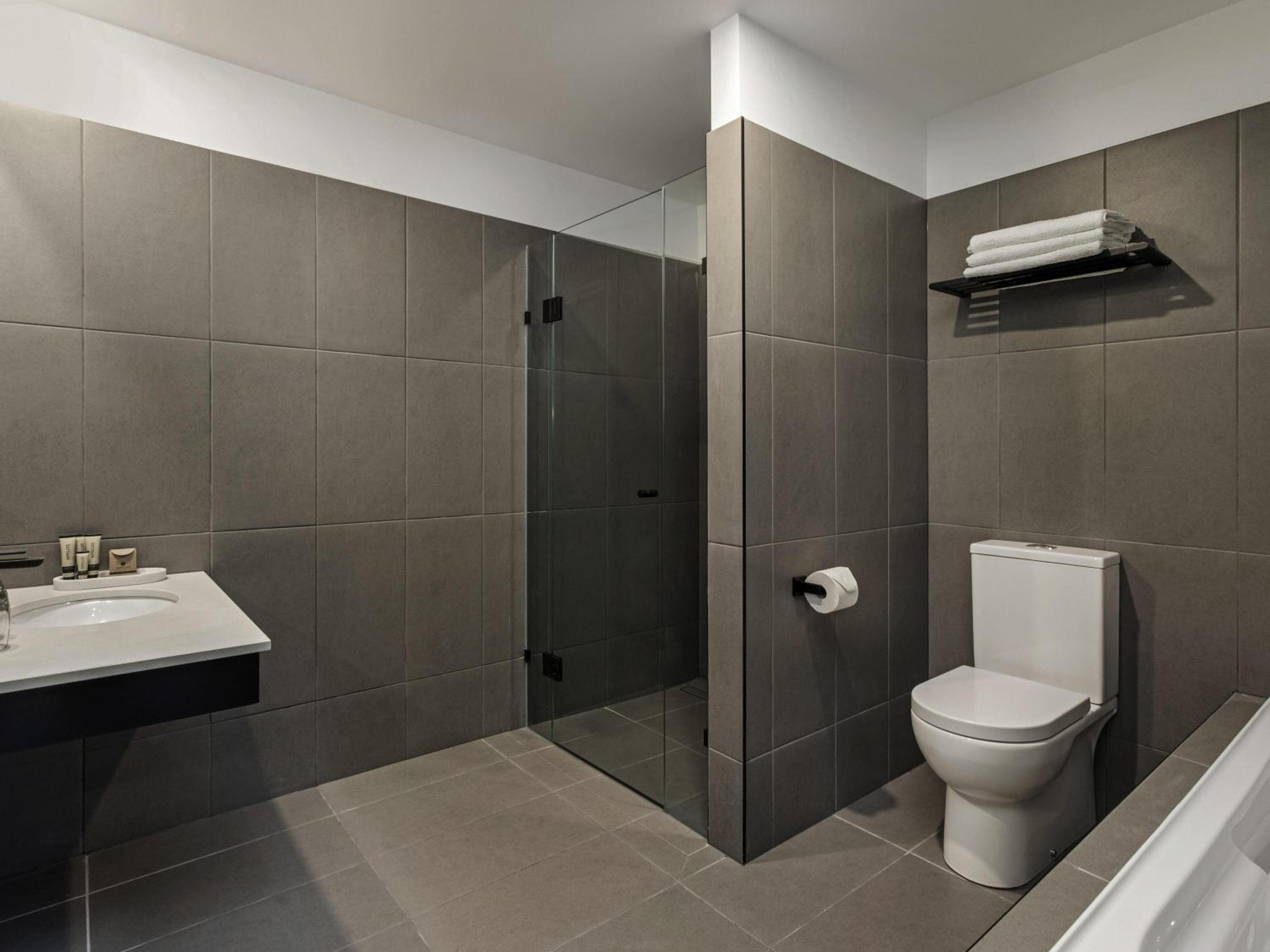 Superior King Suite - Photo 6