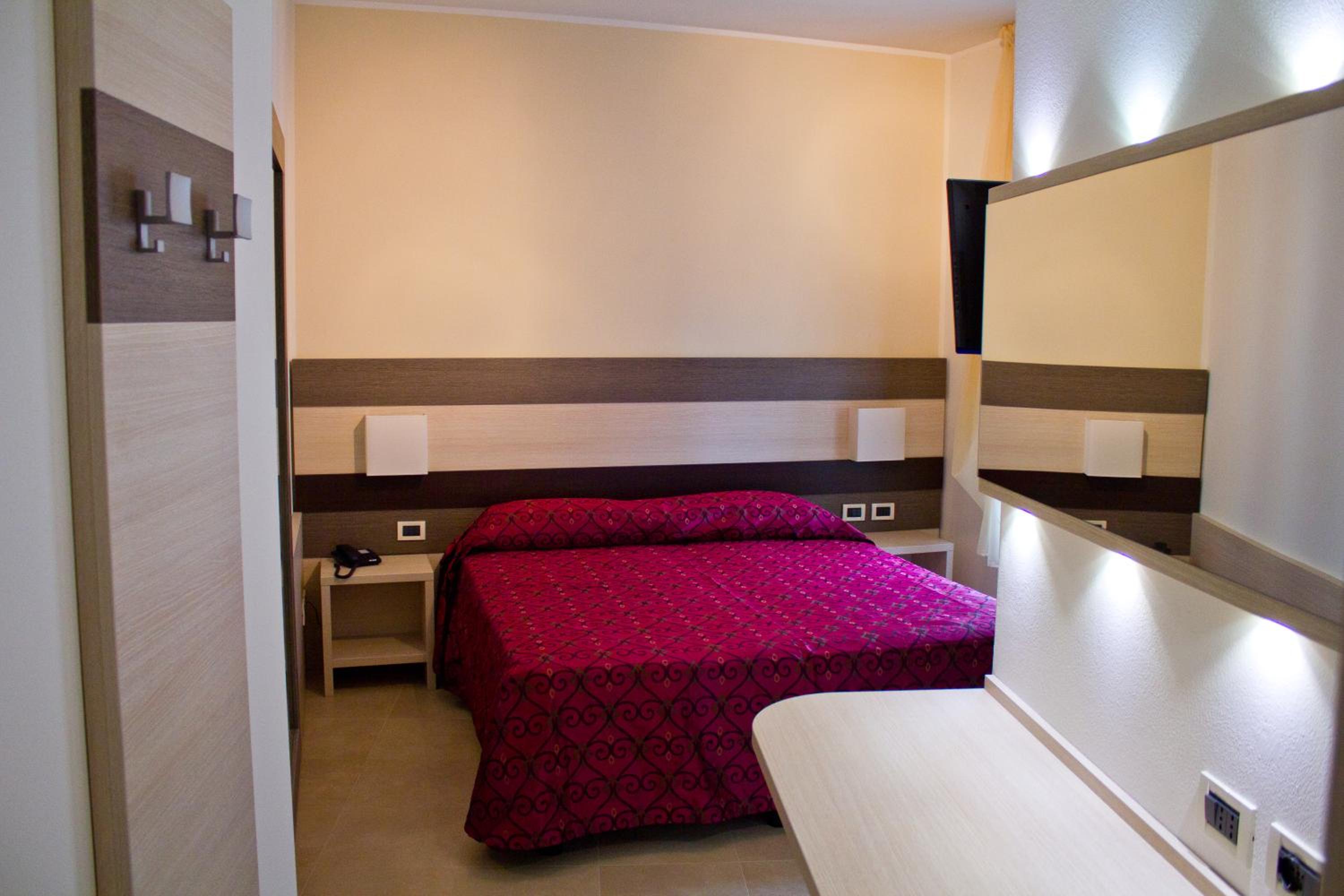 Double or Twin Room - Photo 4