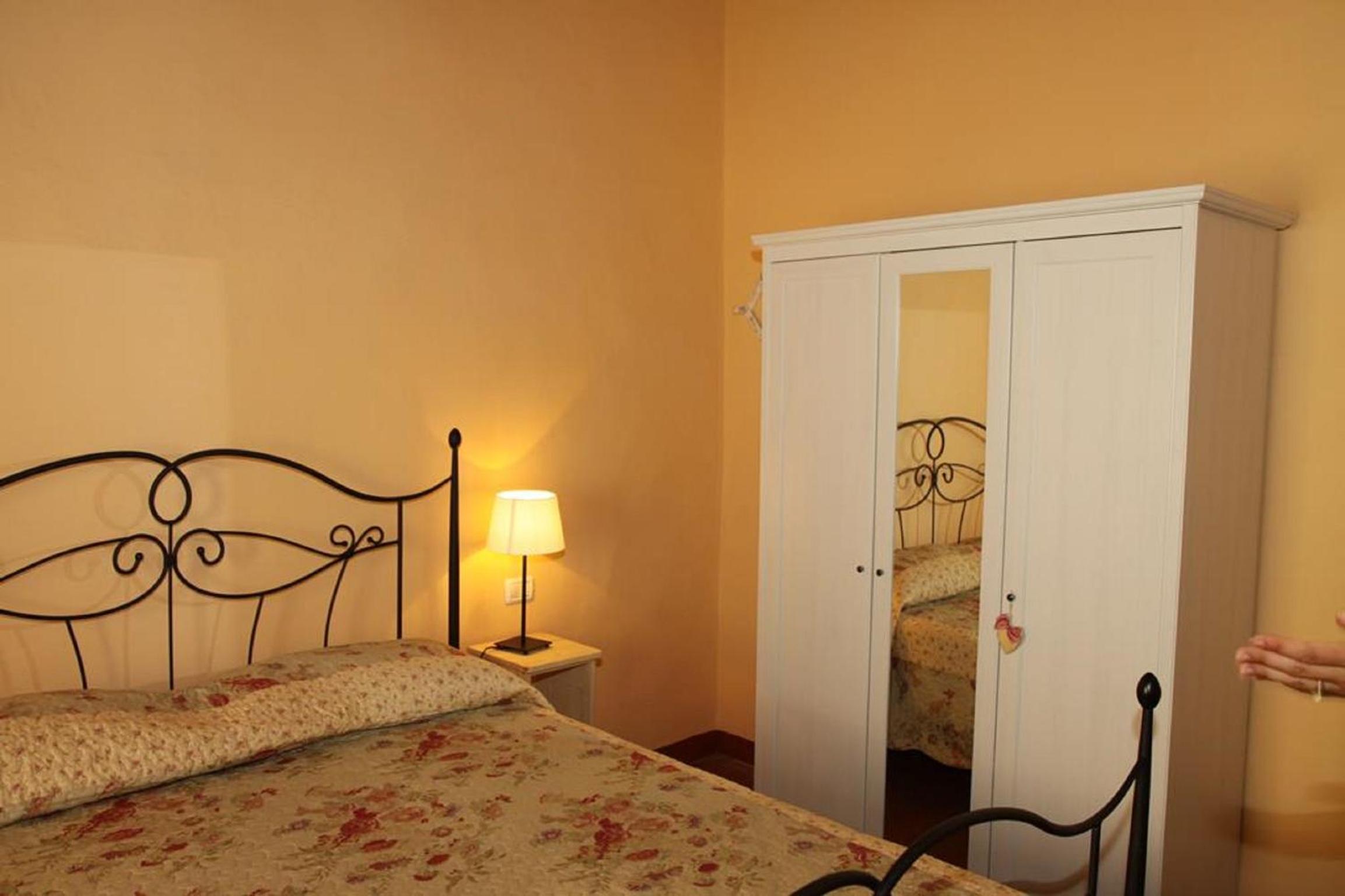 Two Connecting Rooms photo 3
