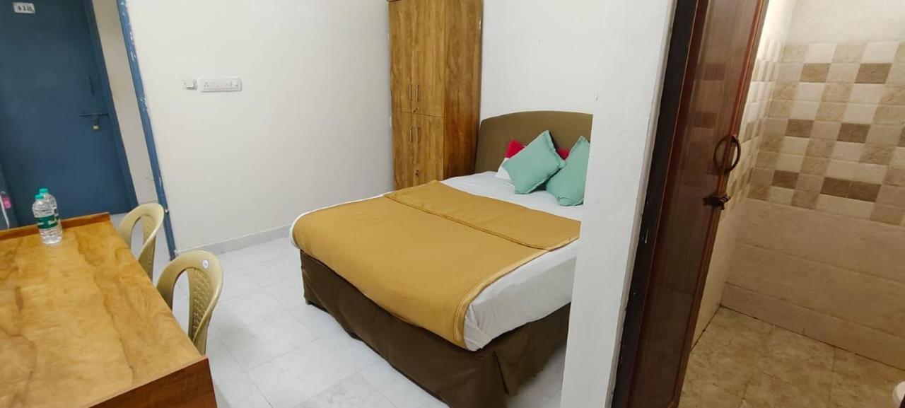 Budget Double Room photo 2
