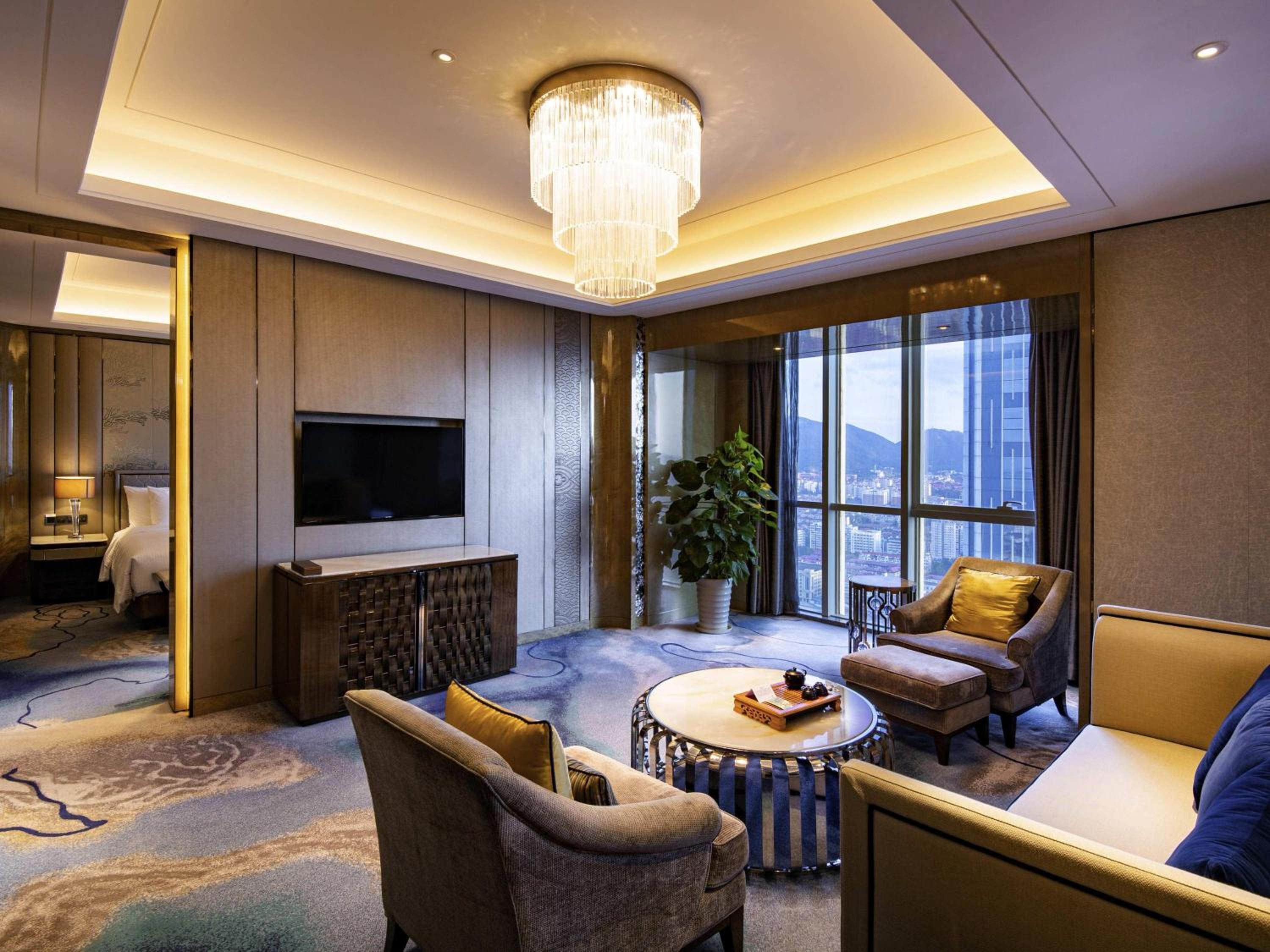 Premium Deluxe Family Room with One King and One Single Beds photo 2