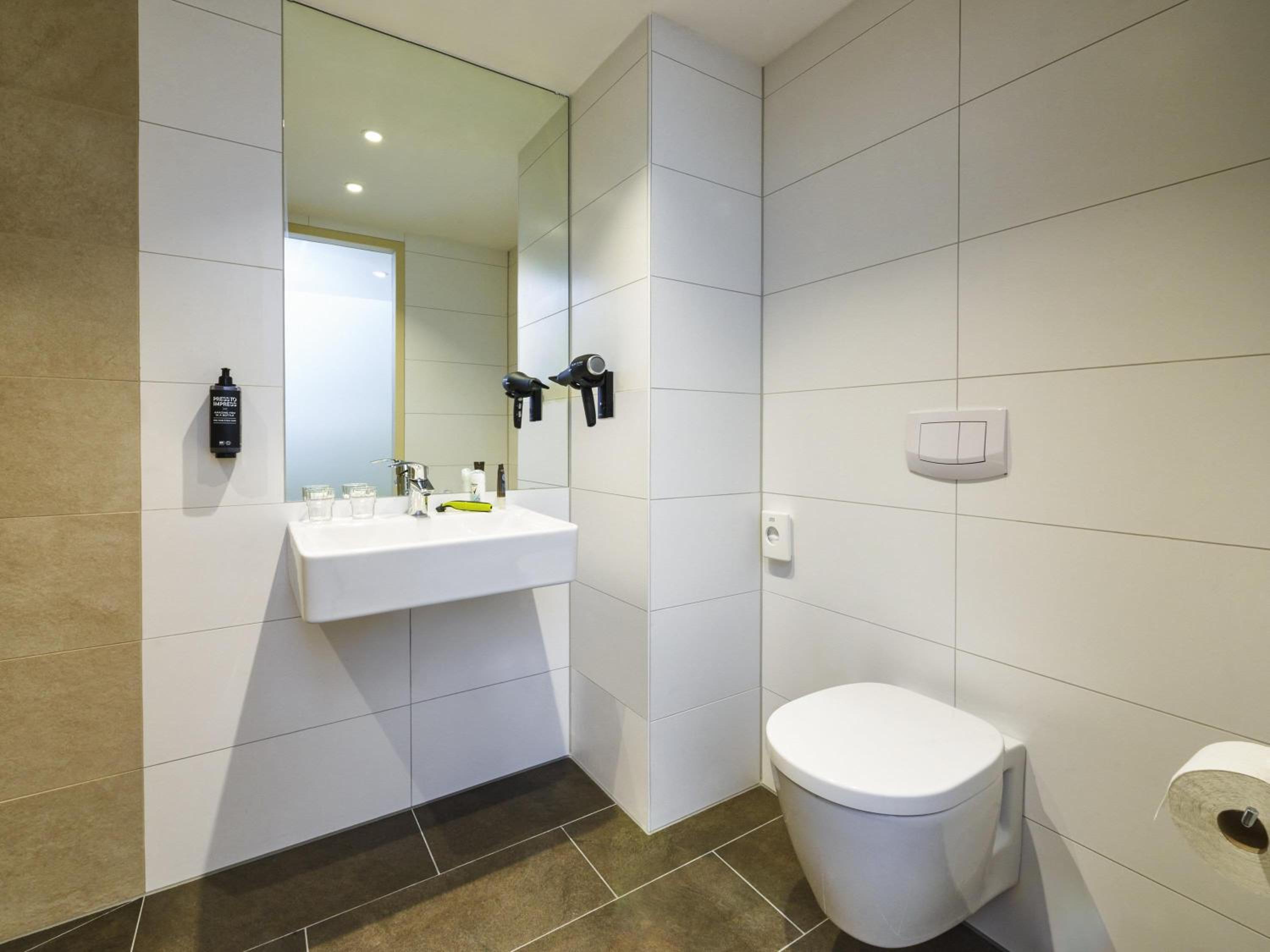 Standard Double Room - Disability Access - Photo 3
