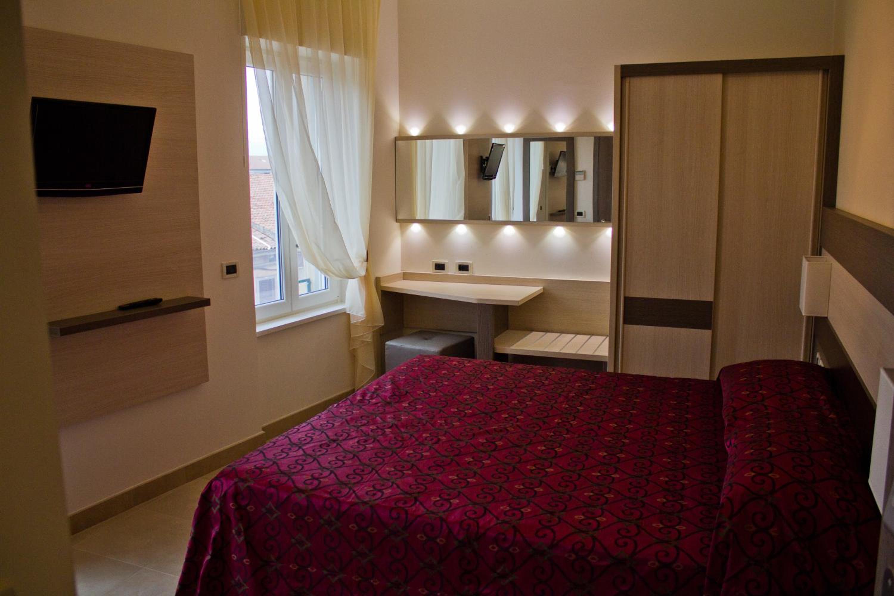 Double or Twin Room - Photo 9
