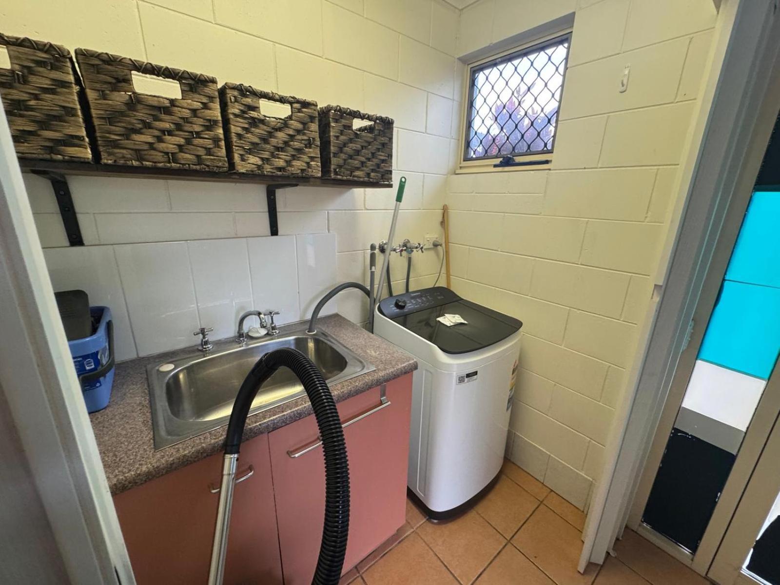2 Bedroom Apartment - Photo 2