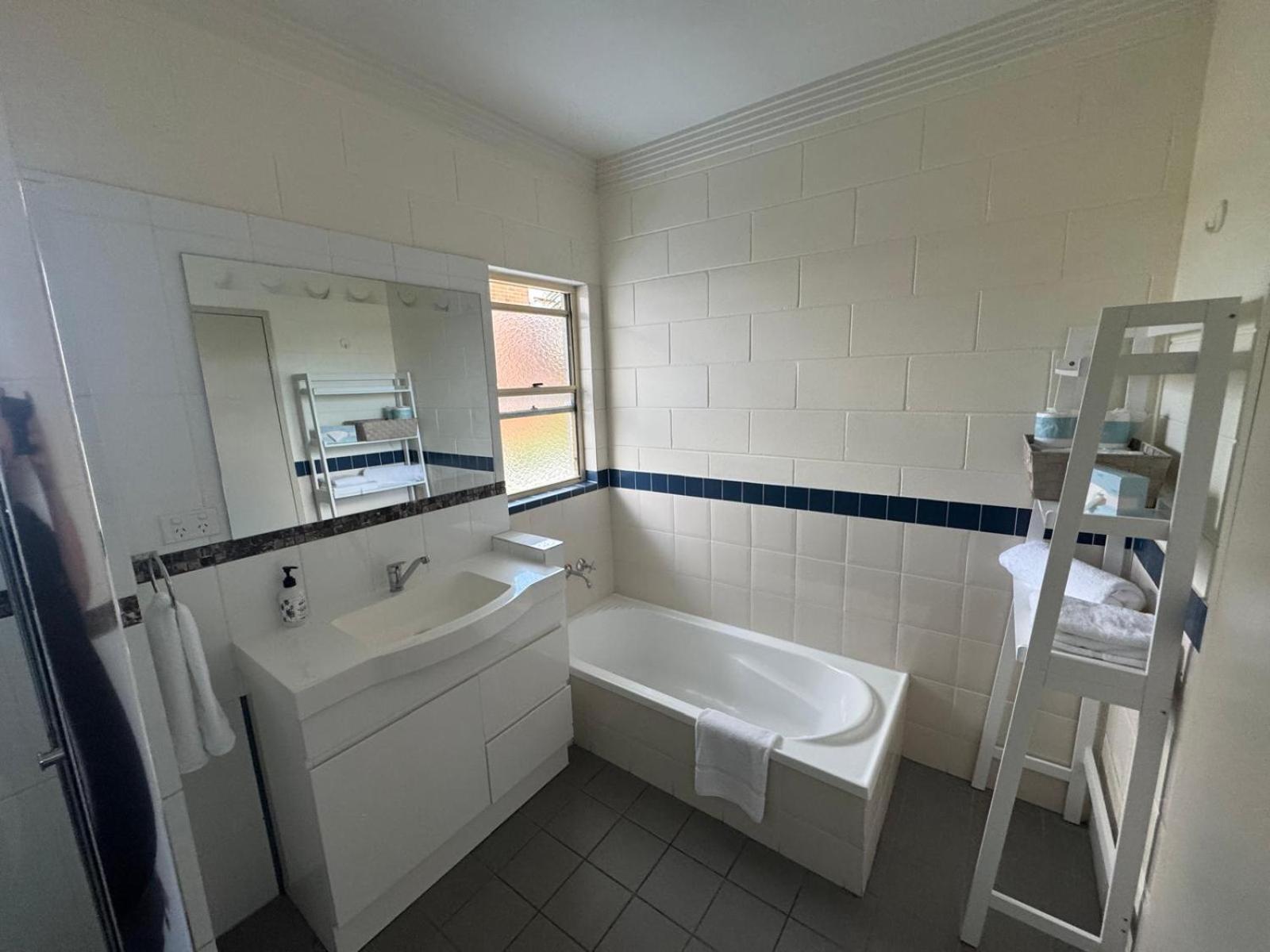 2 Bedroom Apartment - Photo 3