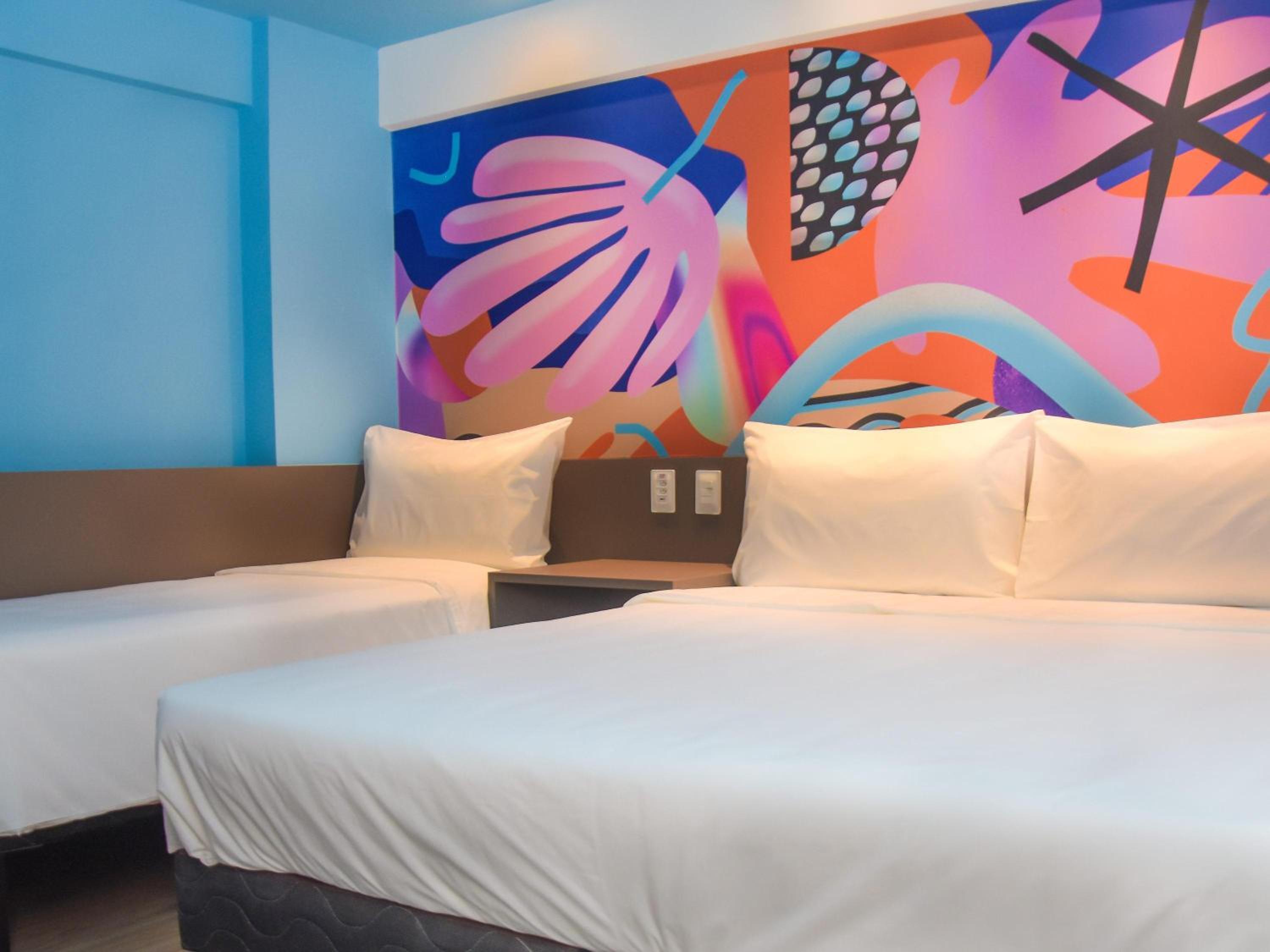 Standard Room with One Double Bed and One Single Bed - Photo 5