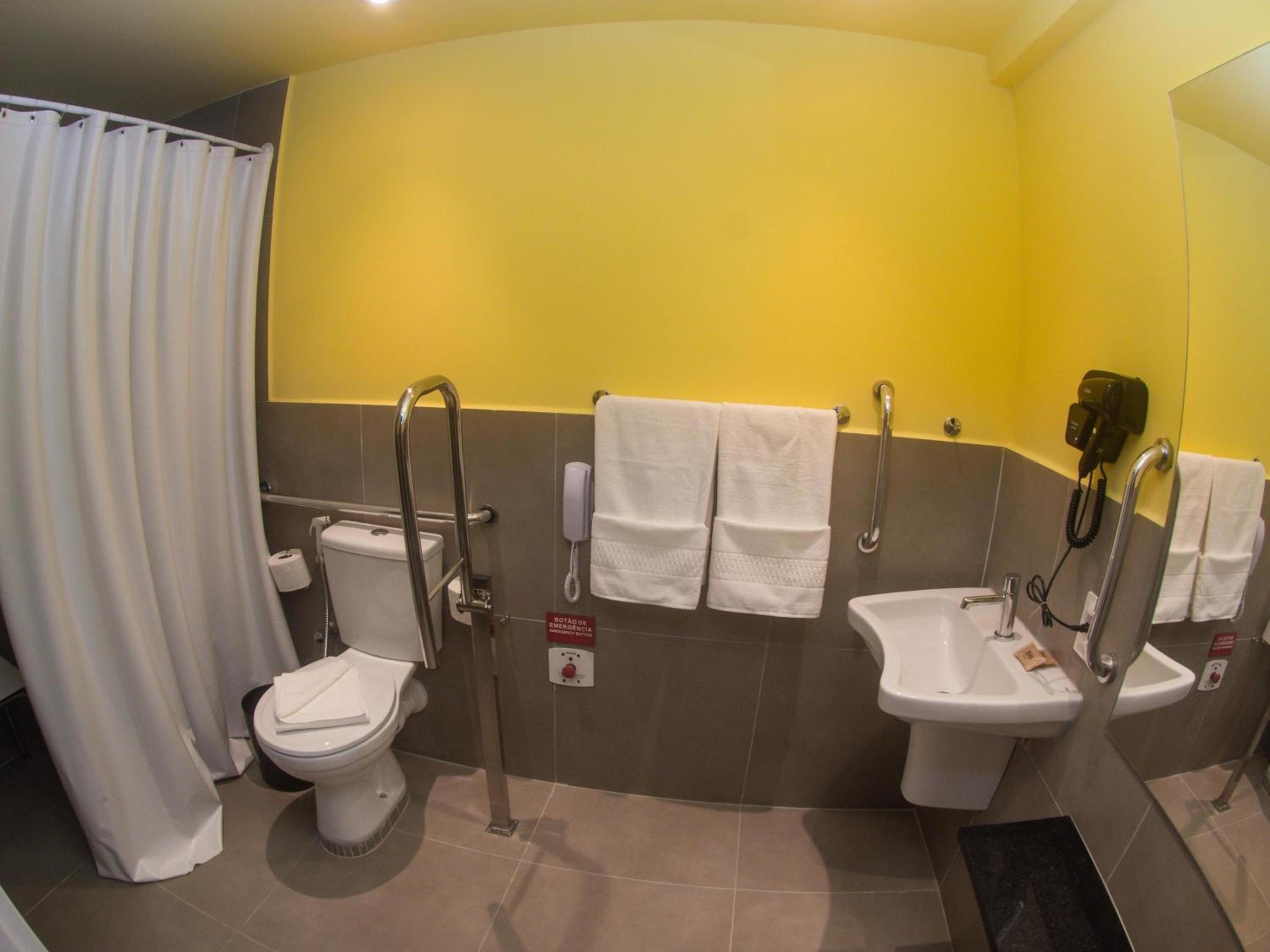 Standard Adapted Room with double bed - Photo 3