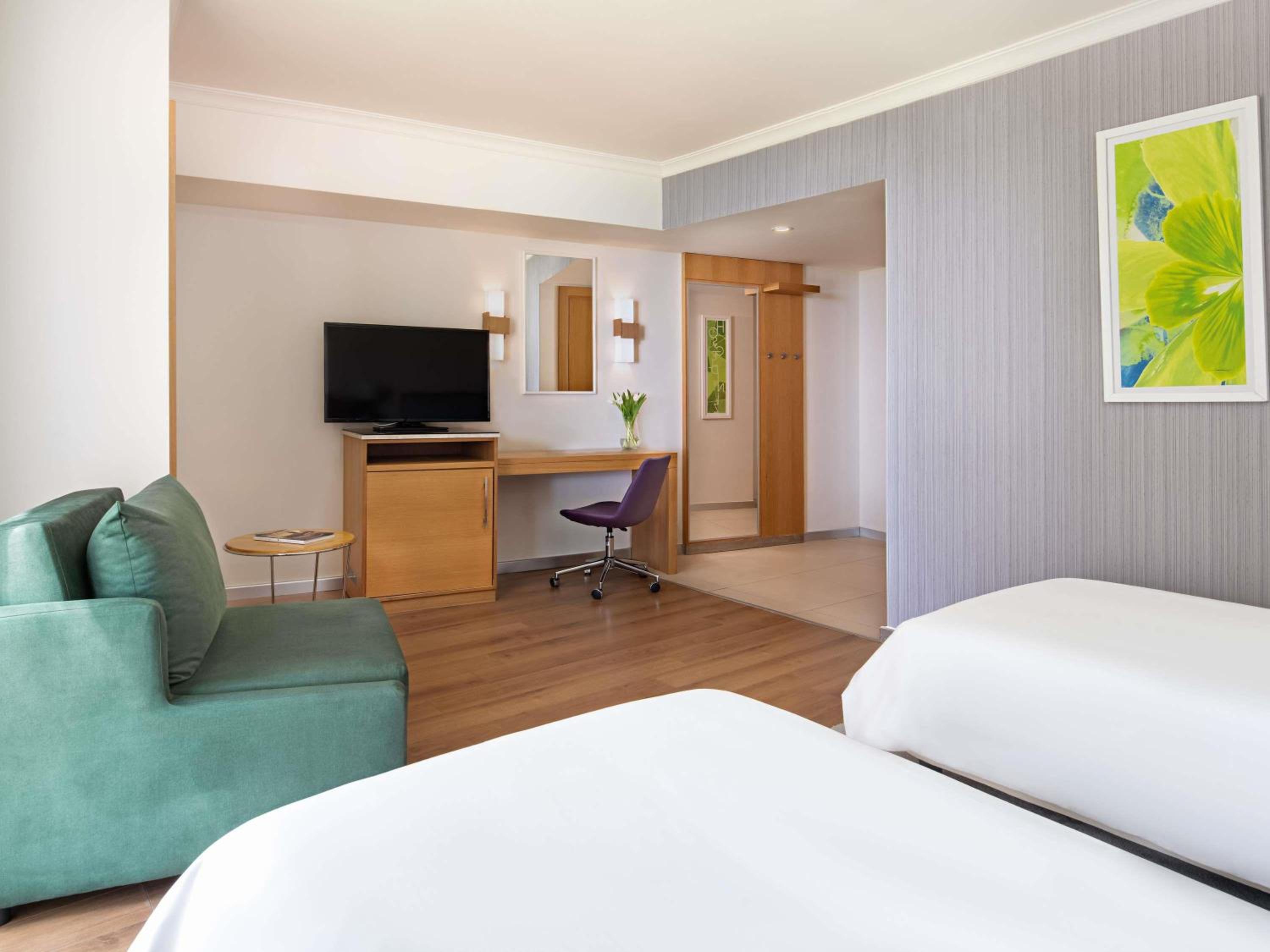 Standard Room - Mobility Accessible photo 2