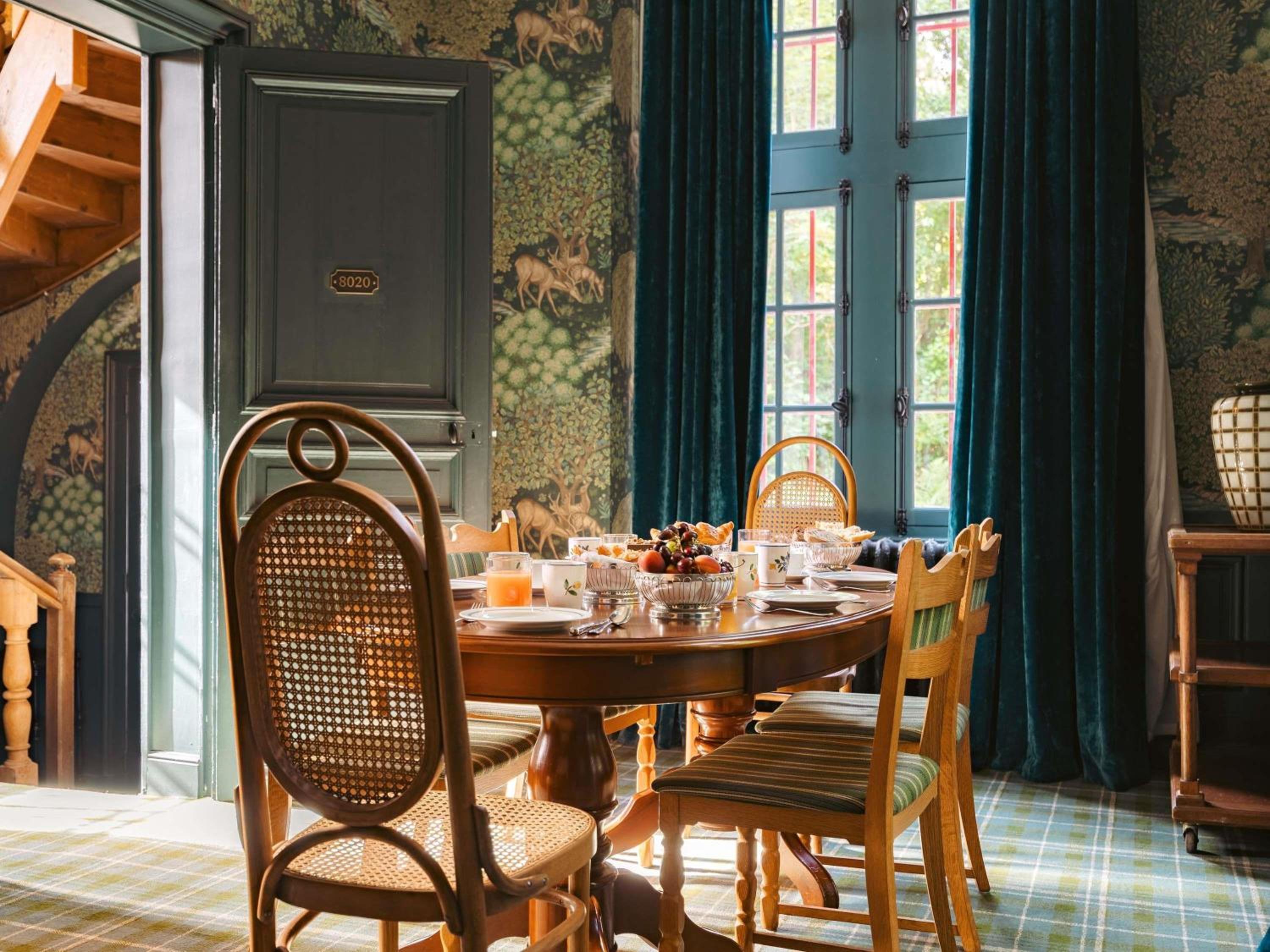 LE PAVILLON D’HONNEUR, Three-Bedroom Pavilion with Three King Beds, Forest View and Private Garden photo 2