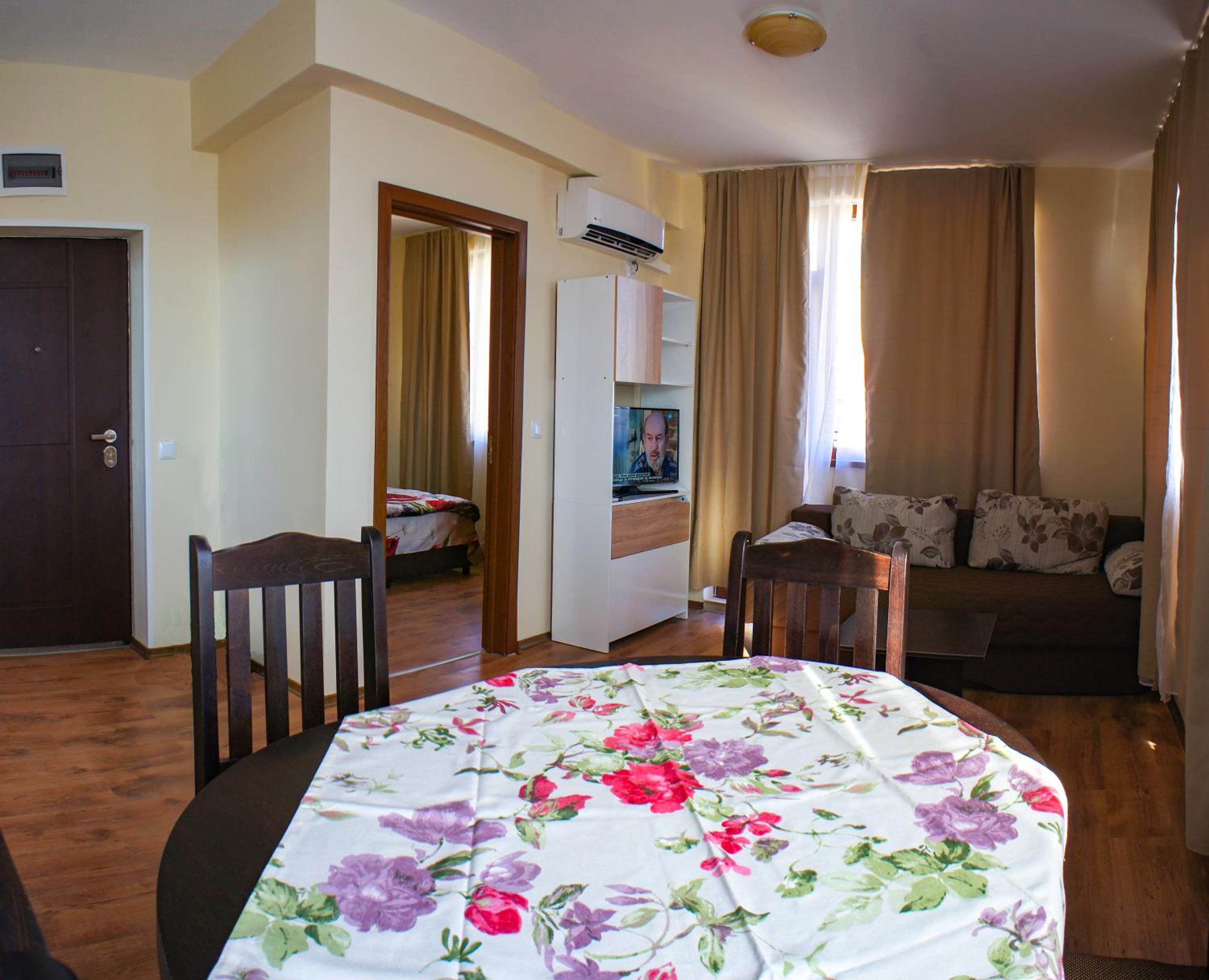 Apartment with Mountain View photo 3