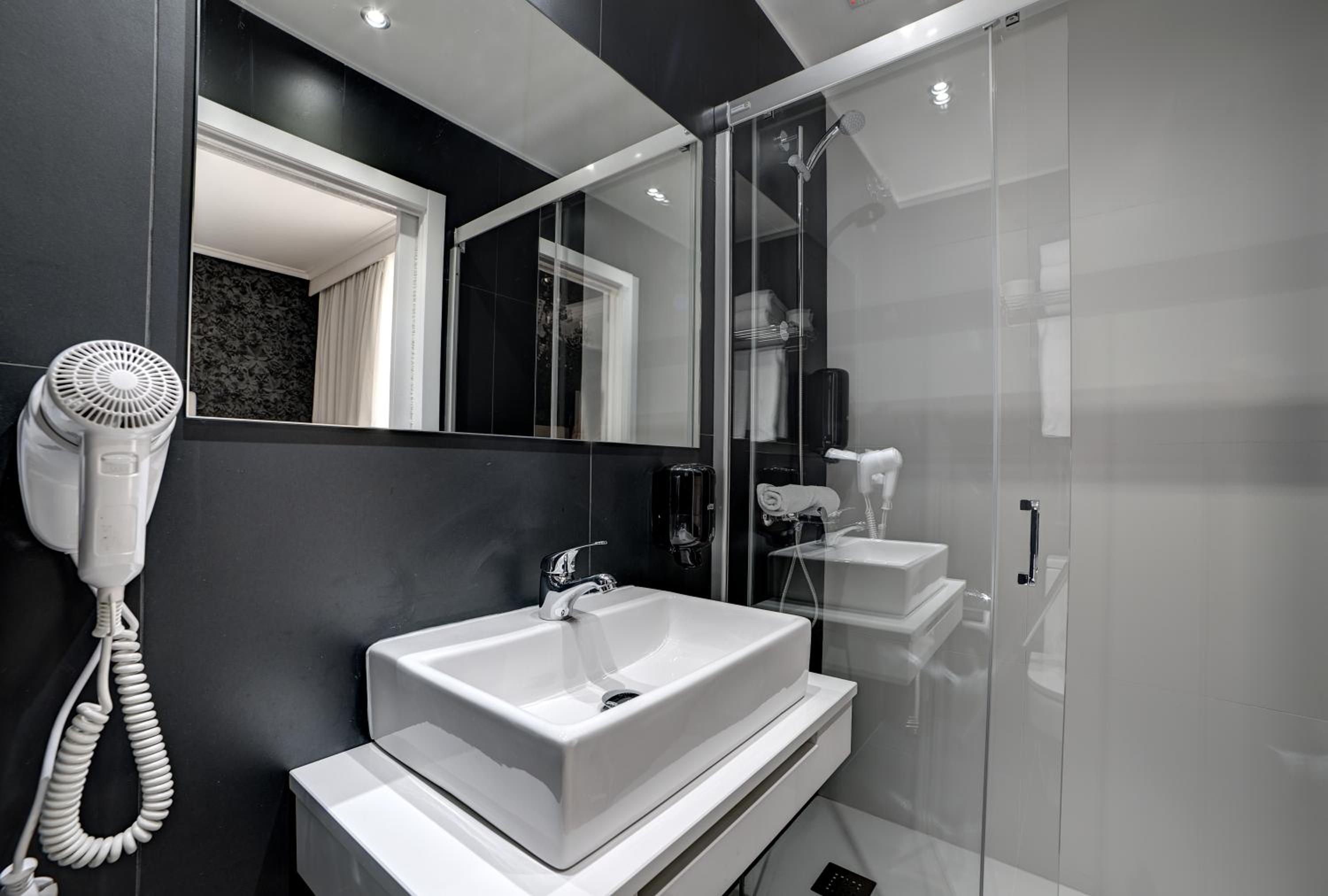 Double Room - Photo 3