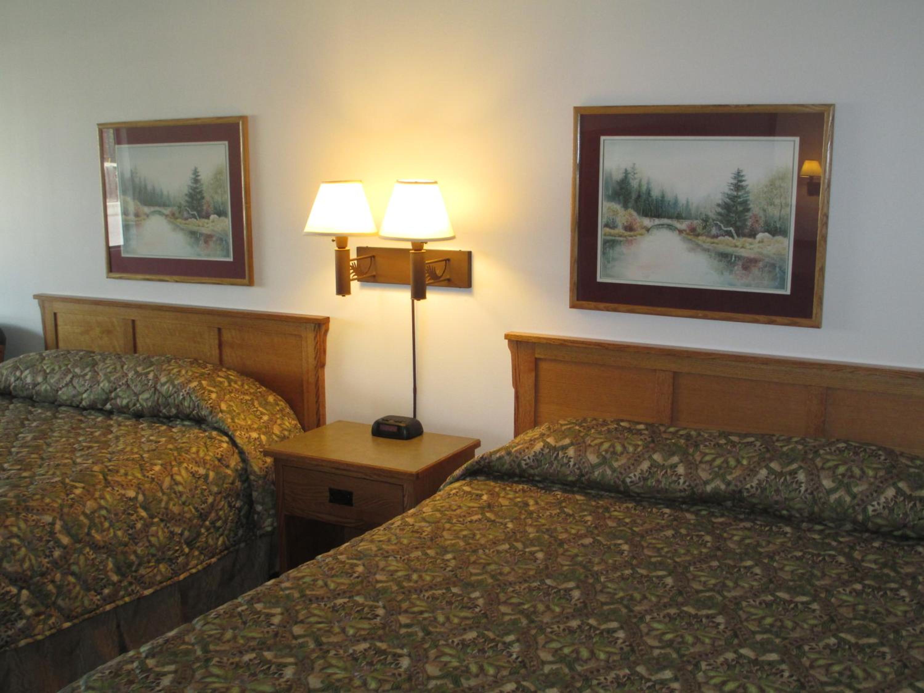 Queen Room with Two Queen Beds photo 1