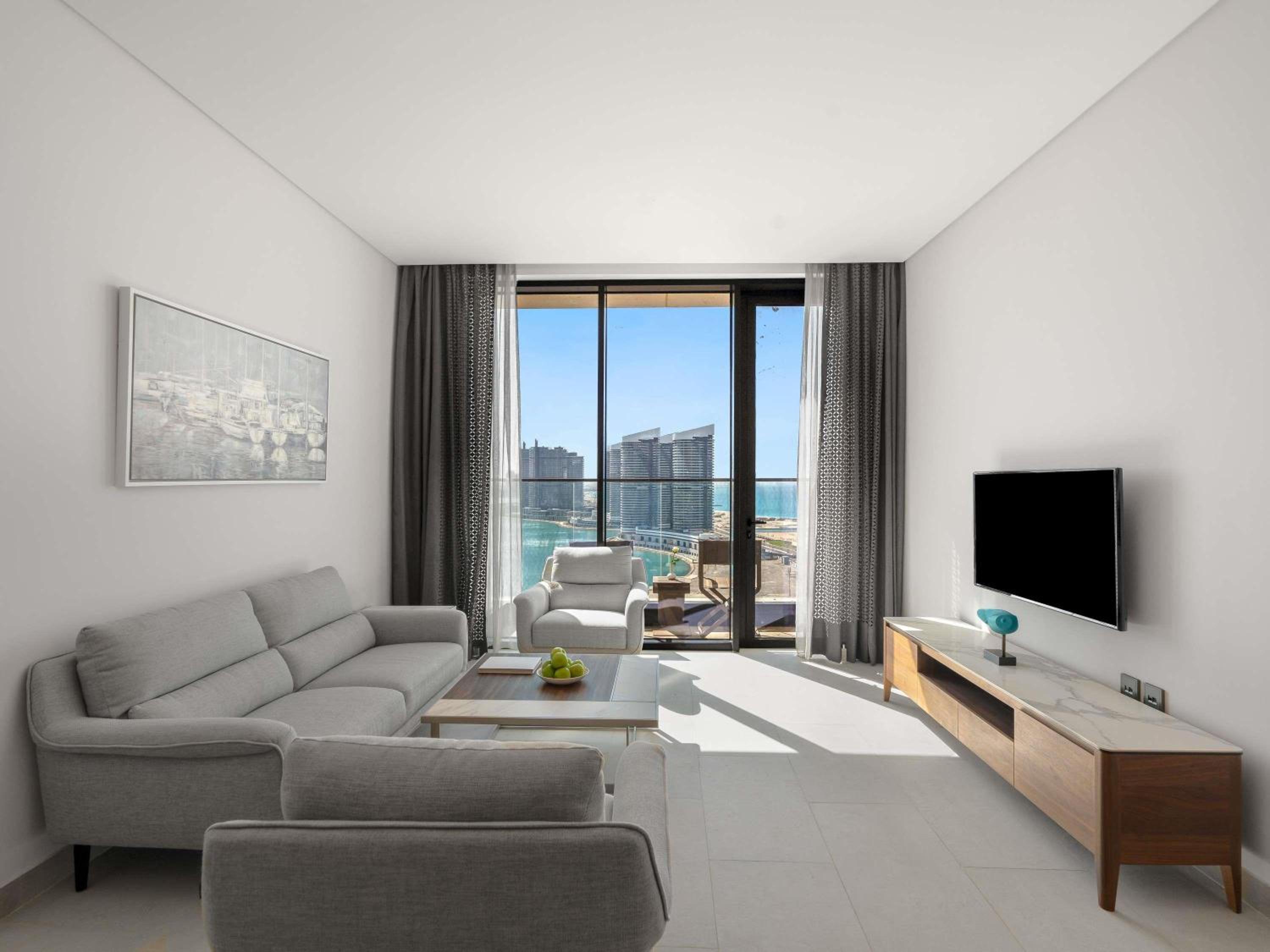 One-Bedroom Suite - Photo 5