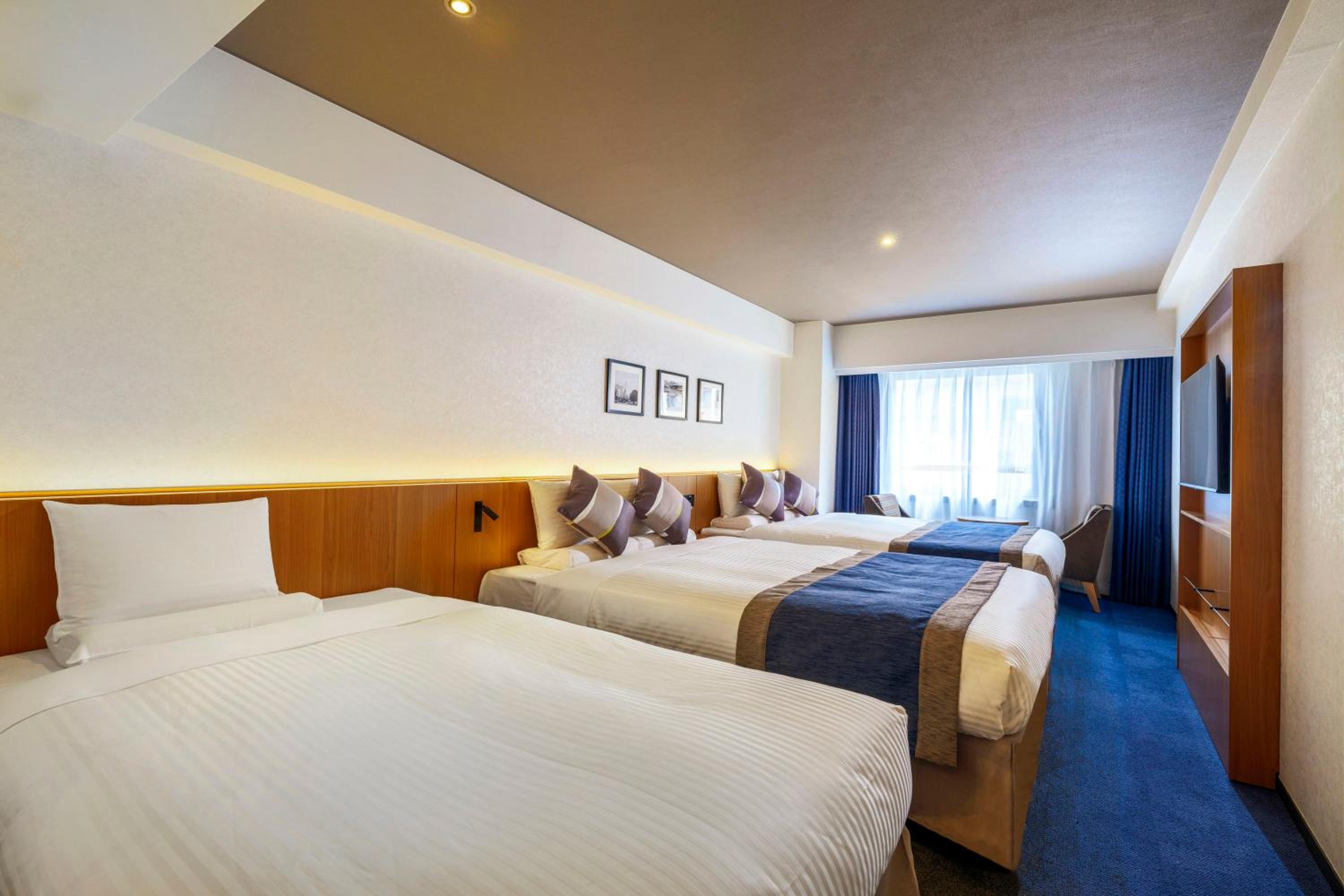 Renovated Deluxe Room with 2 Double Beds and Extra Bed - Non- Smoking