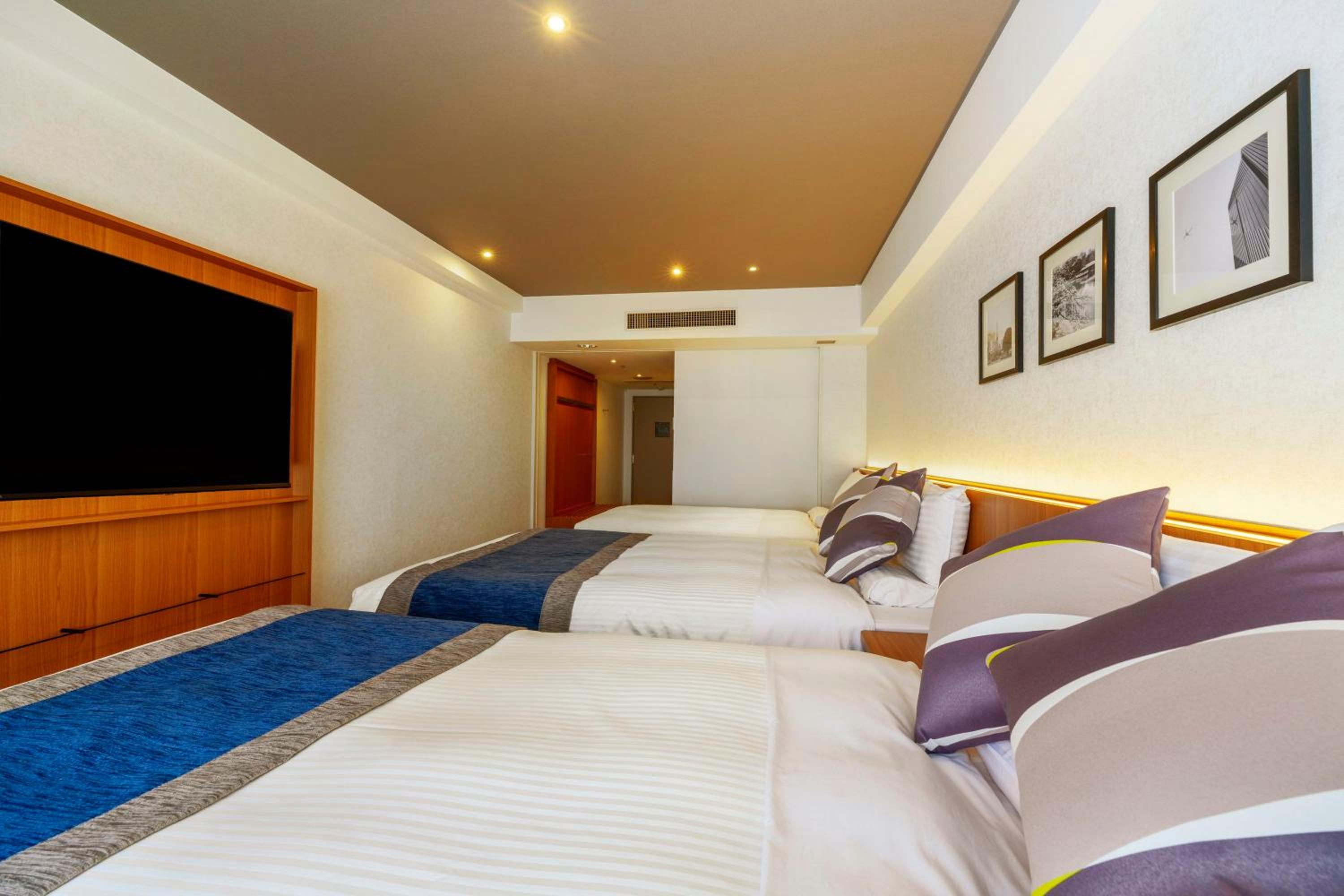 Renovated Deluxe Room with 2 Double Beds and Extra Bed - Non- Smoking photo 3