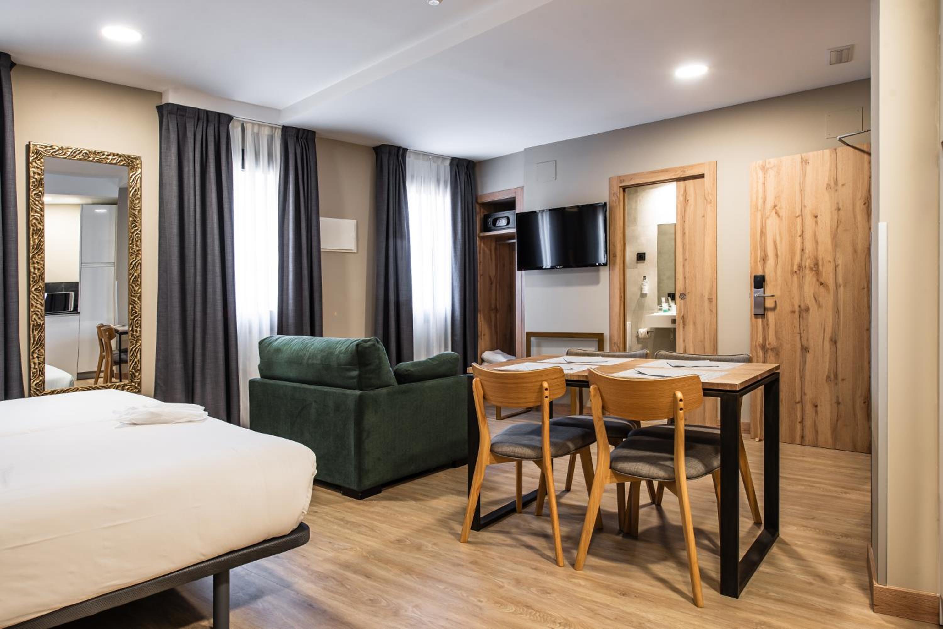 Studio Apartment