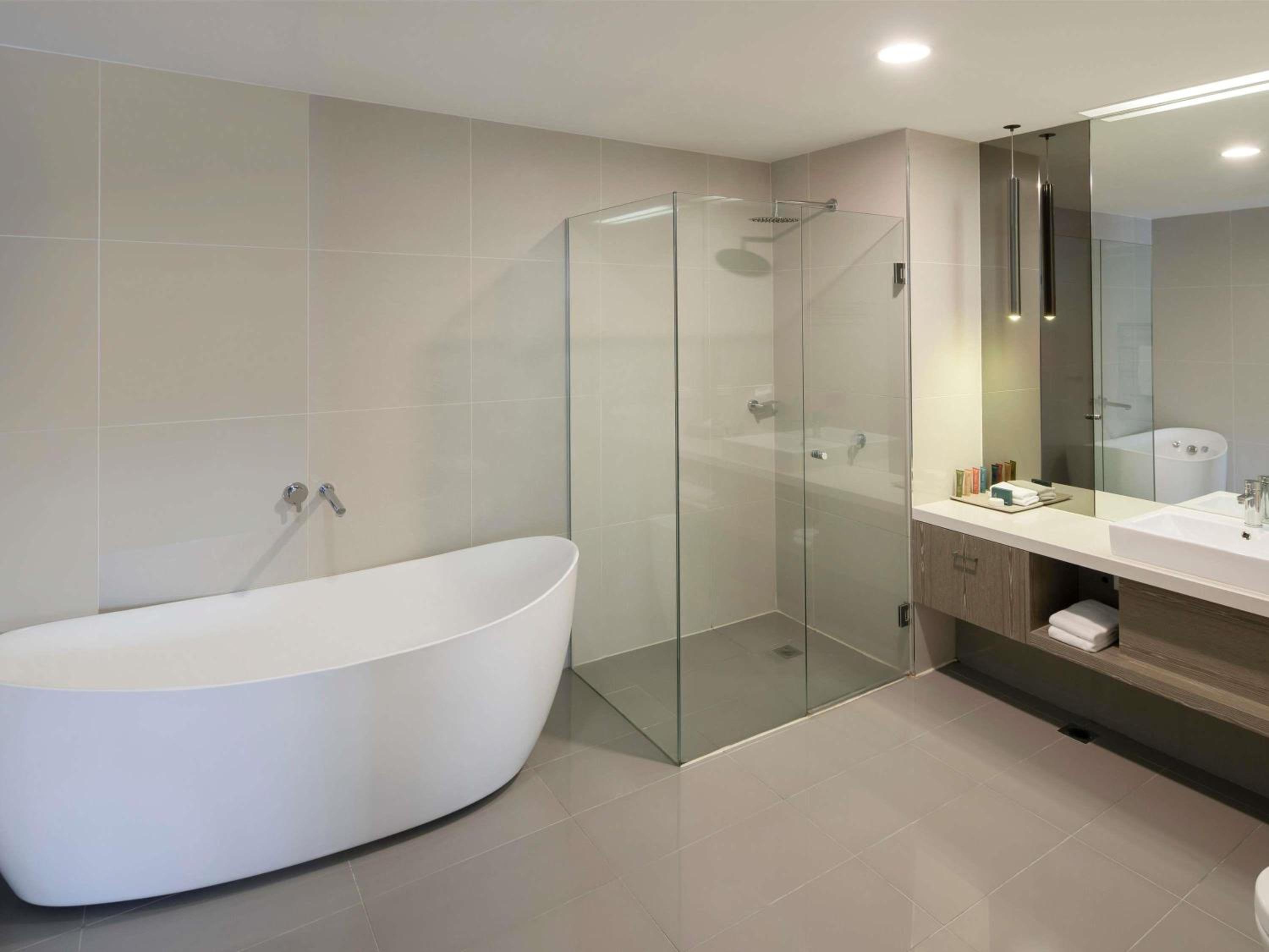 Deluxe One-Bedroom King Apartment with Spa Bath  - Photo 6