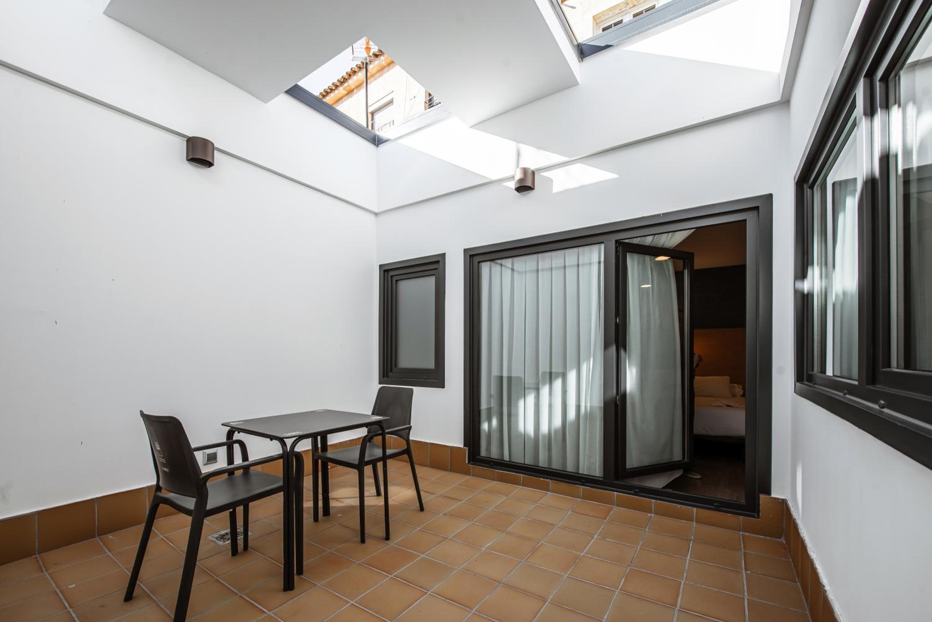 Studio Apartment - Photo 11