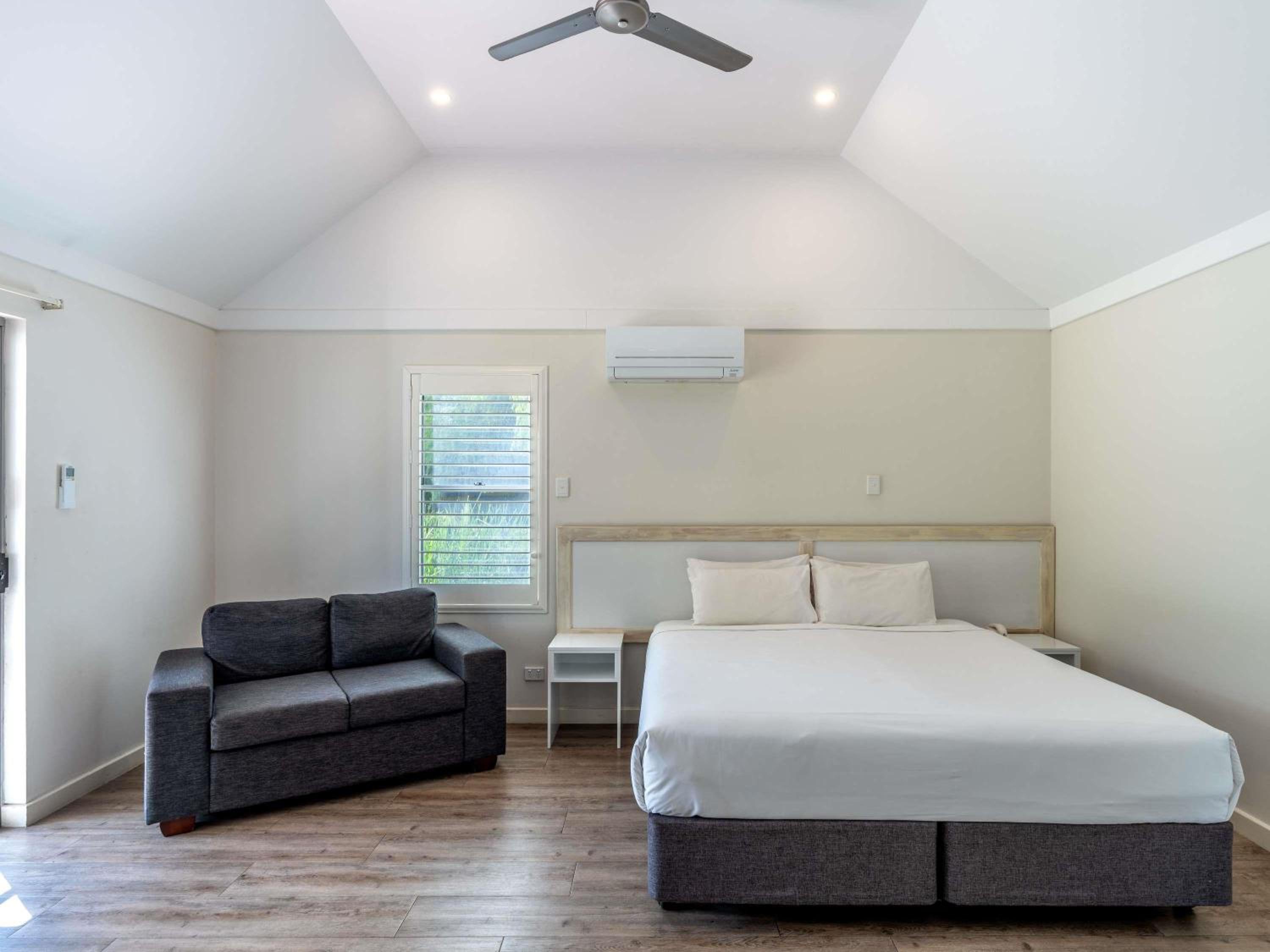 Superior Villa with One King Bed - Photo 2