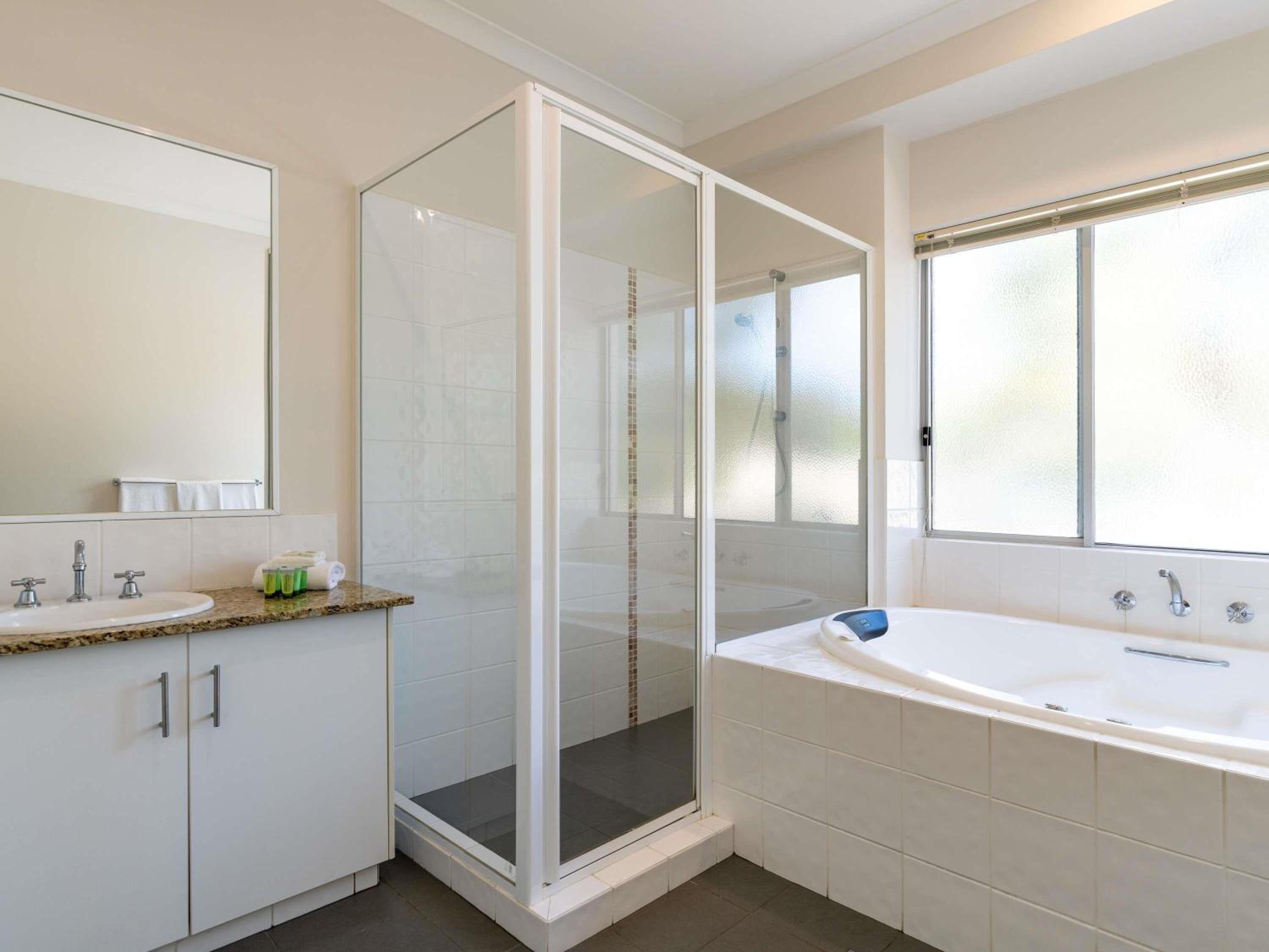 Three-Bedroom Superior Villa - Photo 9
