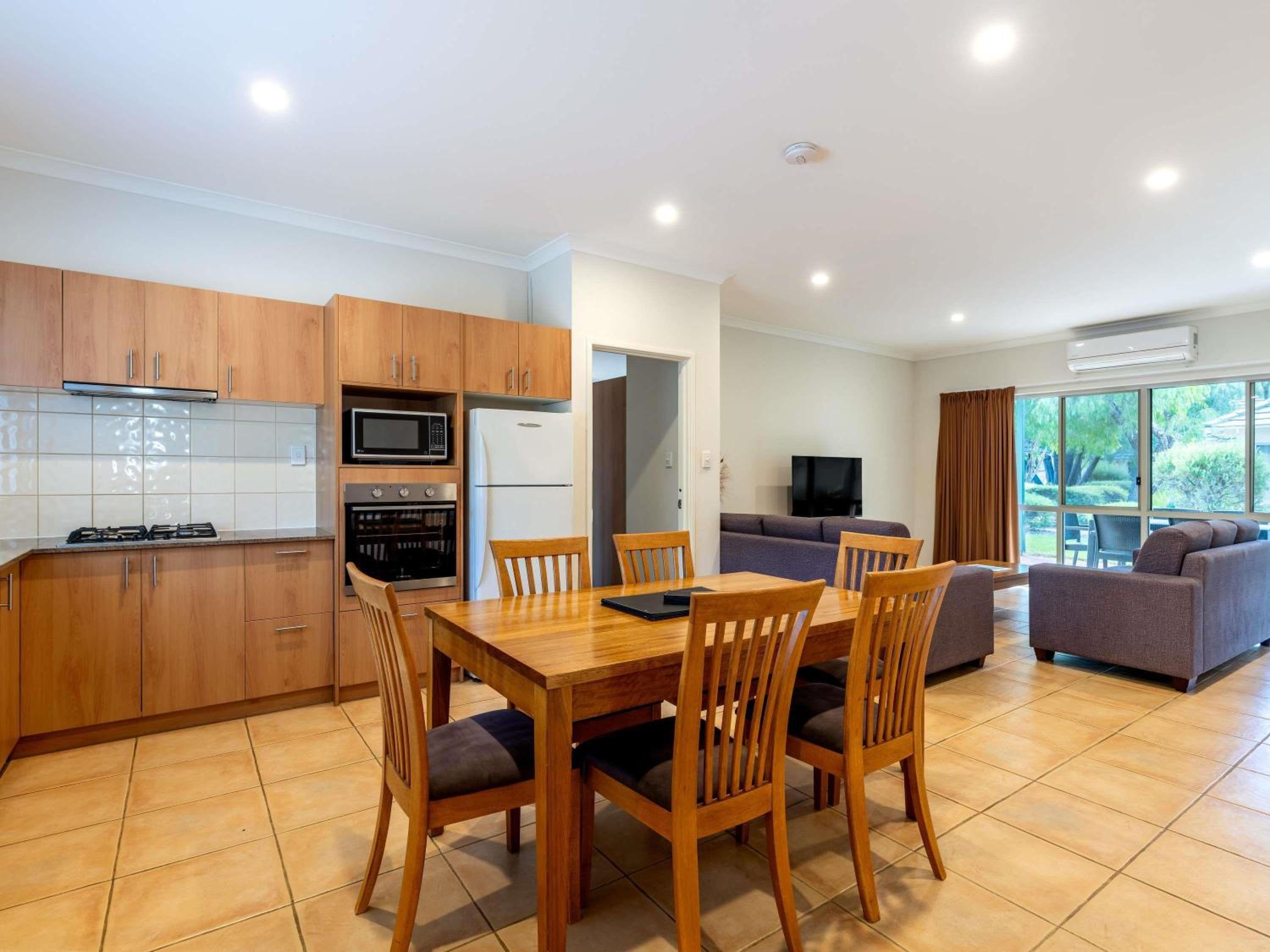Three-Bedroom Superior Villa - Photo 8