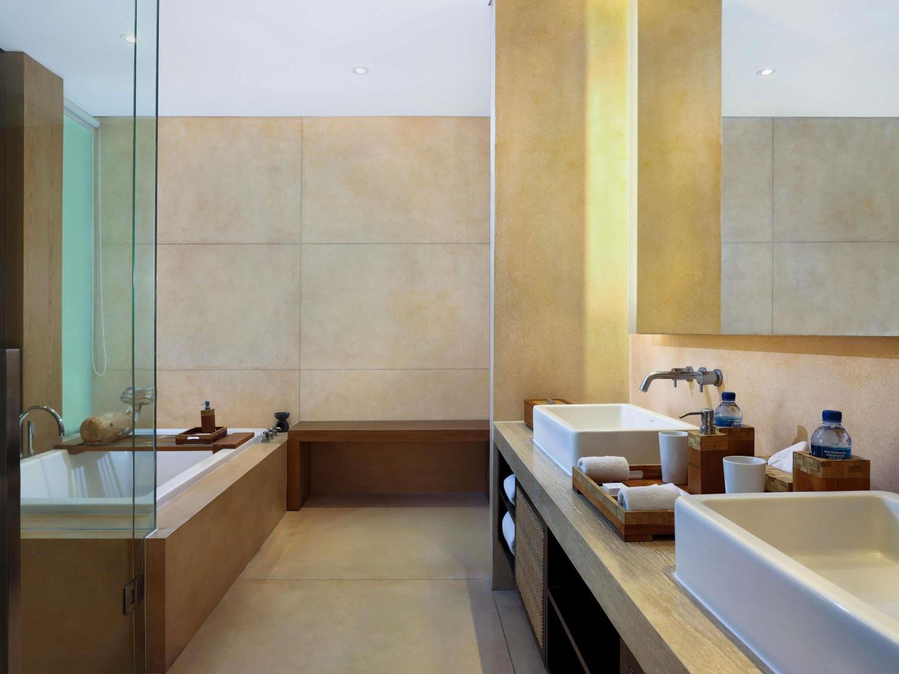 Seminyak King Suite with Balcony - Photo 5