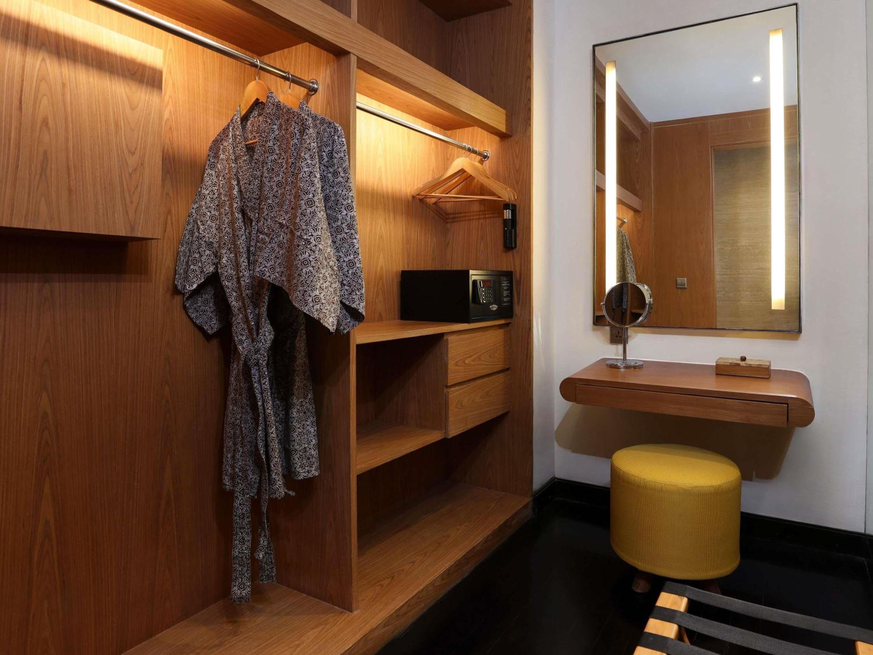 Seminyak King Suite with Balcony - Photo 4