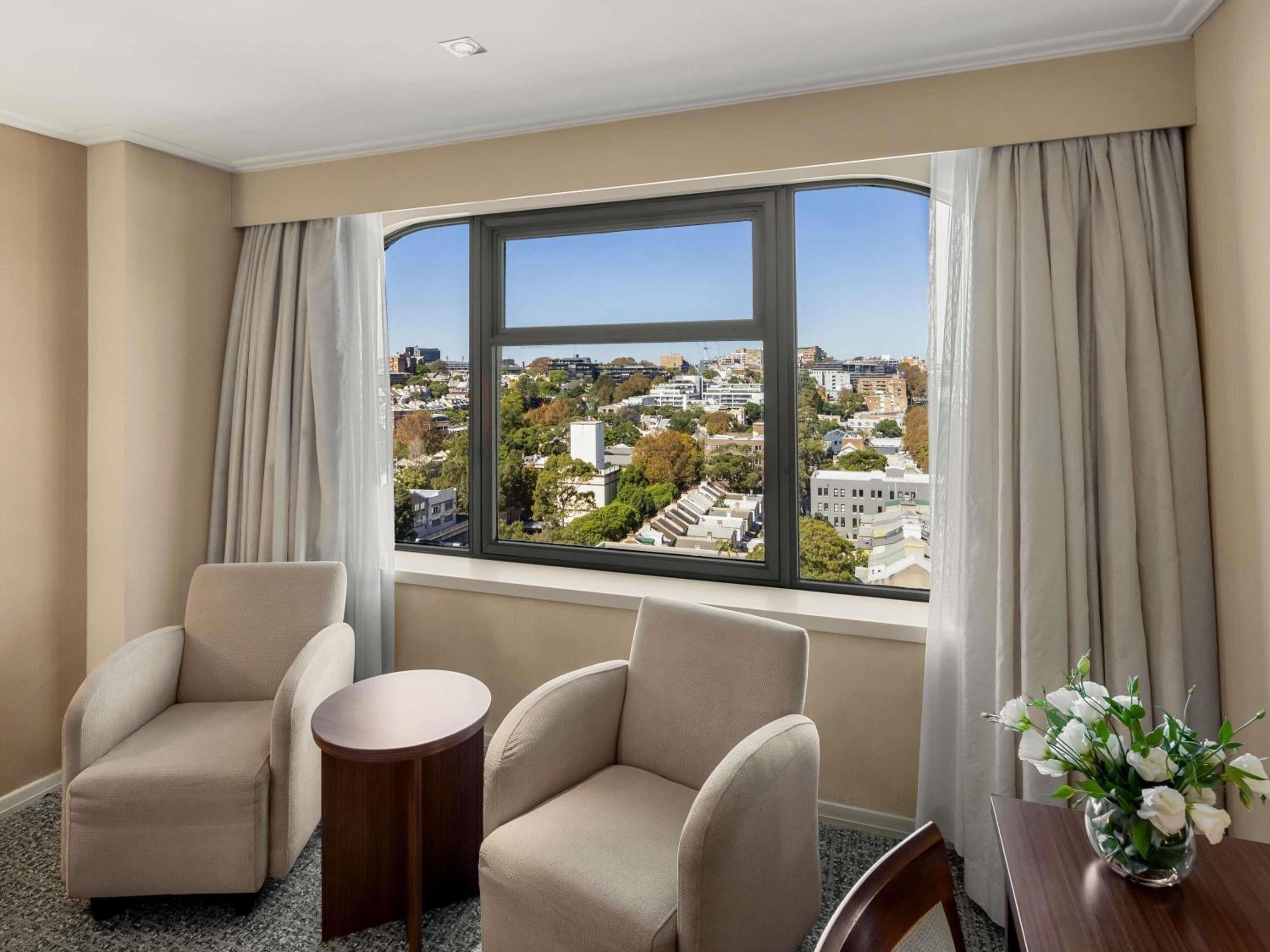 Deluxe King Room with City Side thumbnail 5