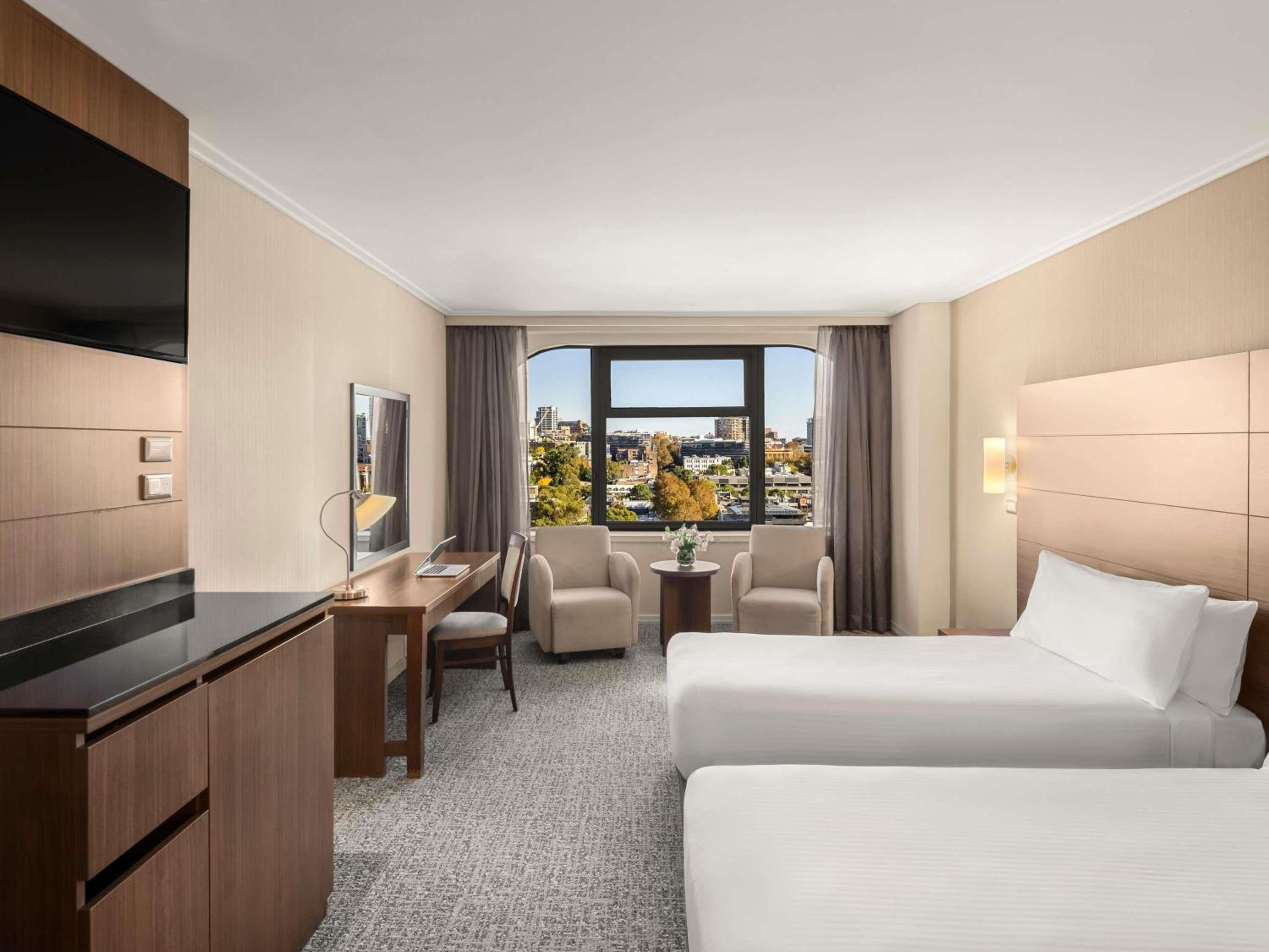 Deluxe King Room with City Side thumbnail 6