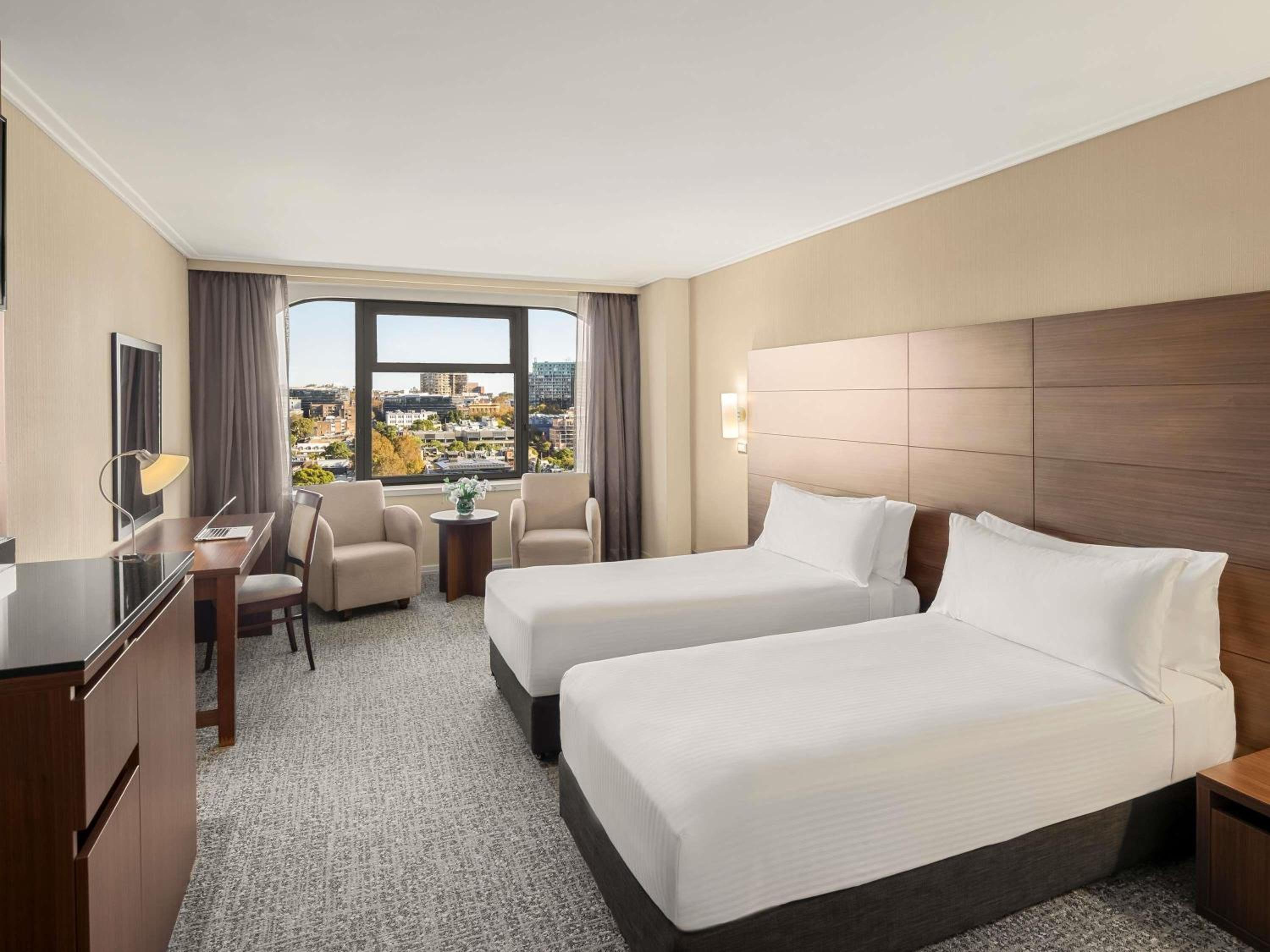Deluxe King Room with City Side