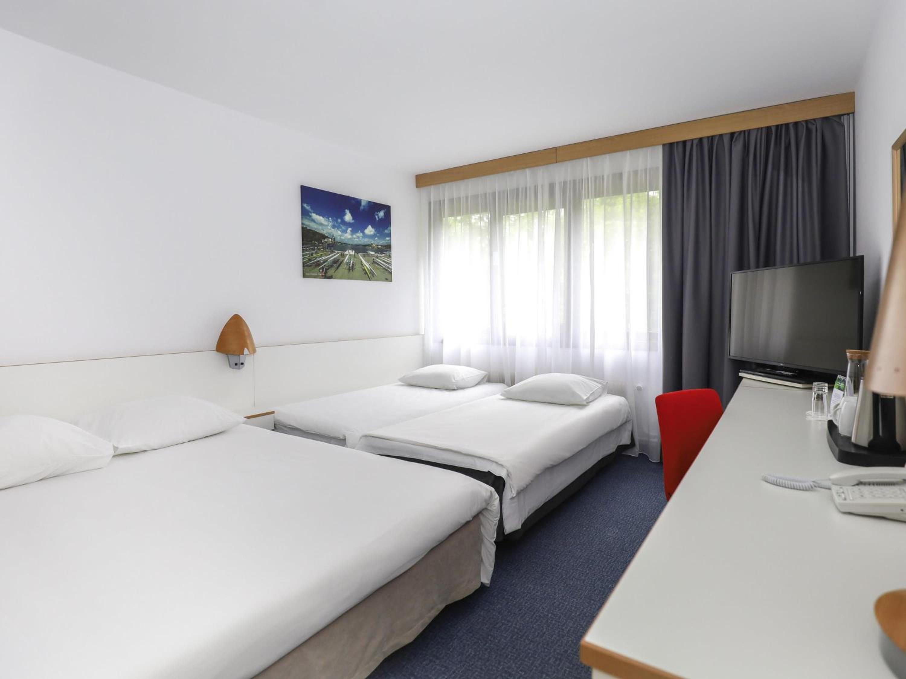 Classic Double Room with Sofa - Photo 4