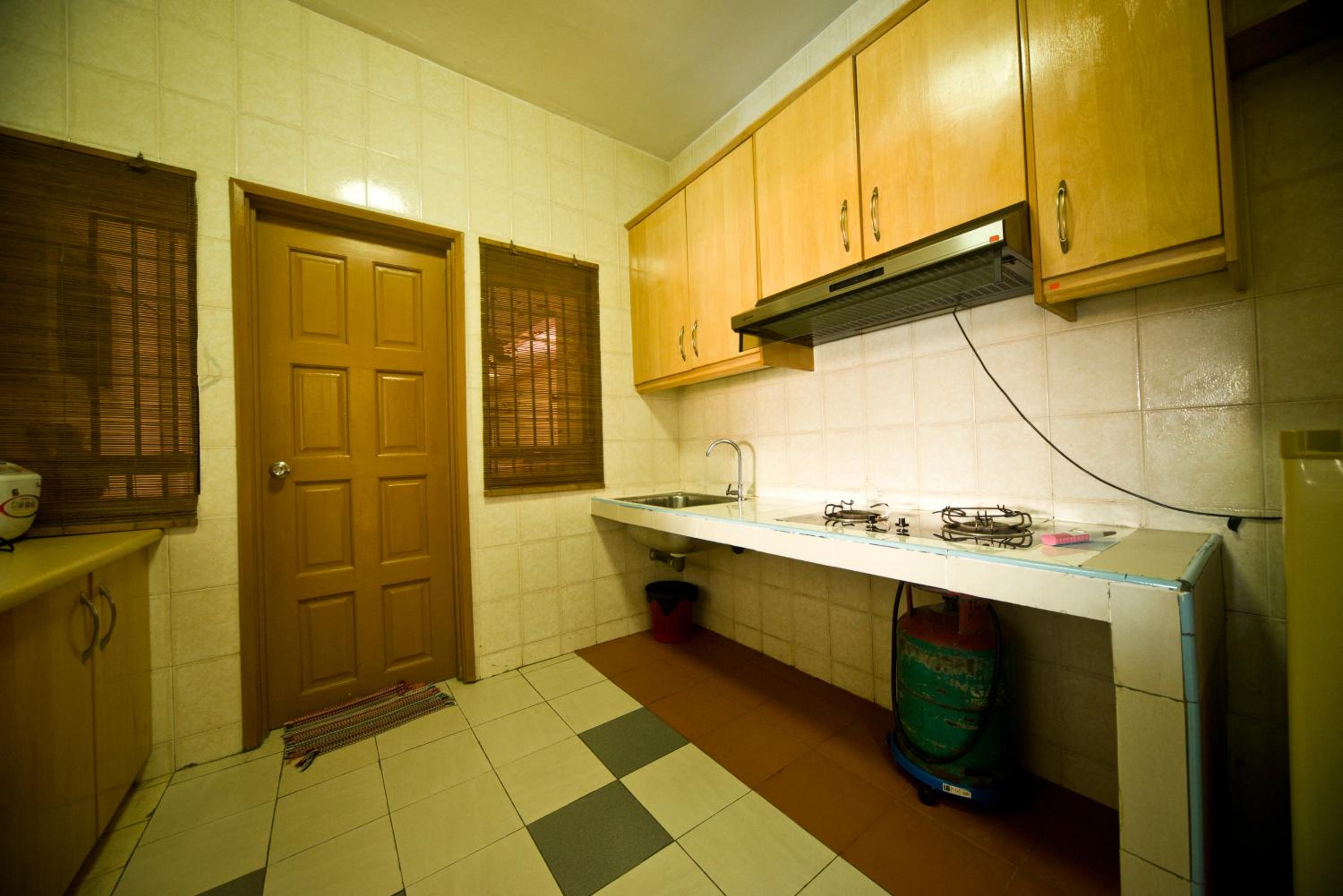 Three-Bedroom Apartment - Photo 29